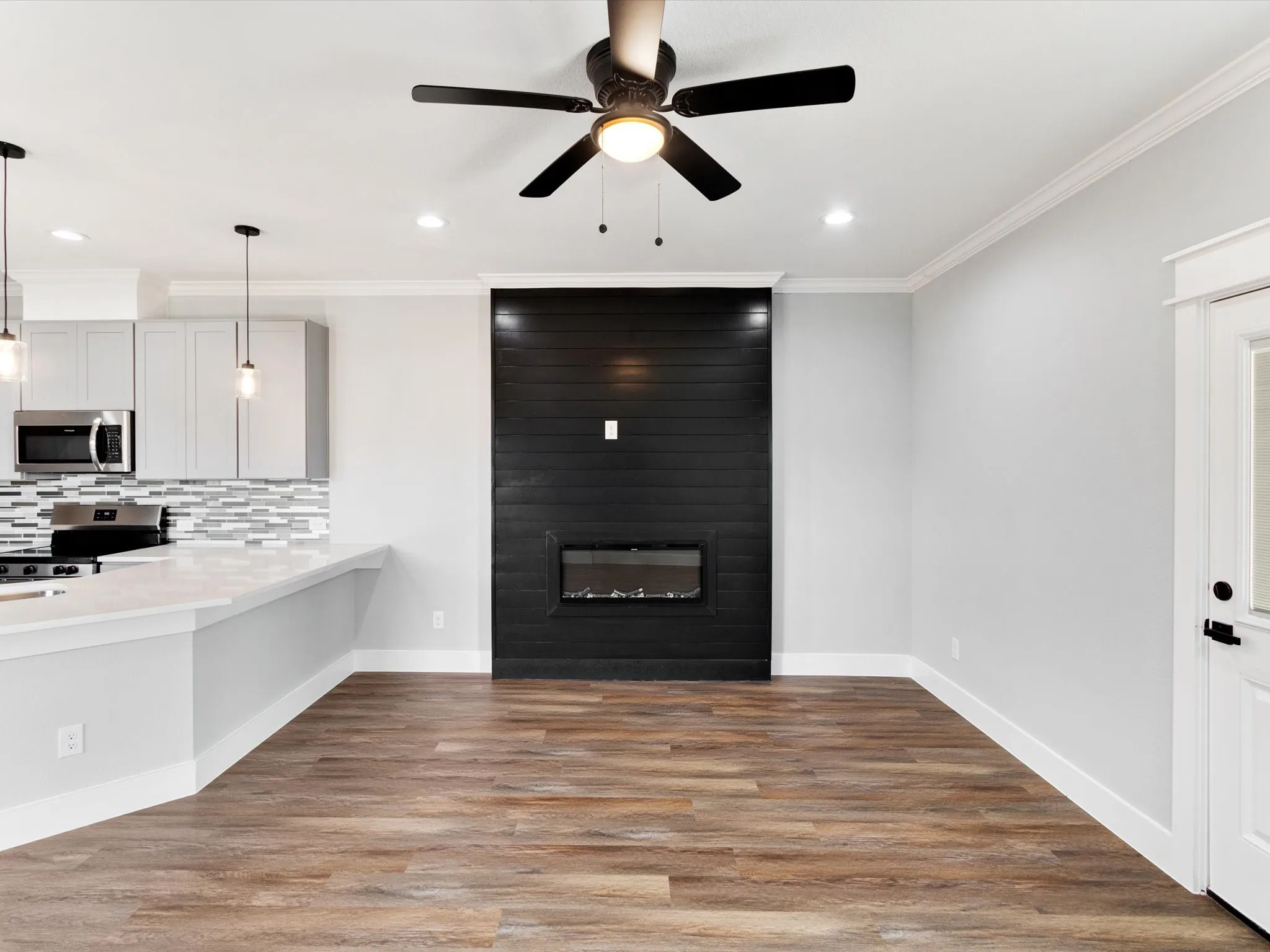 Single Family Residence For Sale in Tarrant County , 6223 Post Oak Terrace, Fort Worth, Texas 76112, 3 Bedroom, 3 Bathroom, 2 Garage spaces, 1,555 Sqft, built in 2025, mls#21314495, Real Estate Agent in Fort Worth, Homes For Sale in Tarrant county, Homes For Sale in Fort Worth, Realtor in Fort Worth Texas, Real Estate Brokerage Independent Realty Texas, Luminita Cordes Realtor