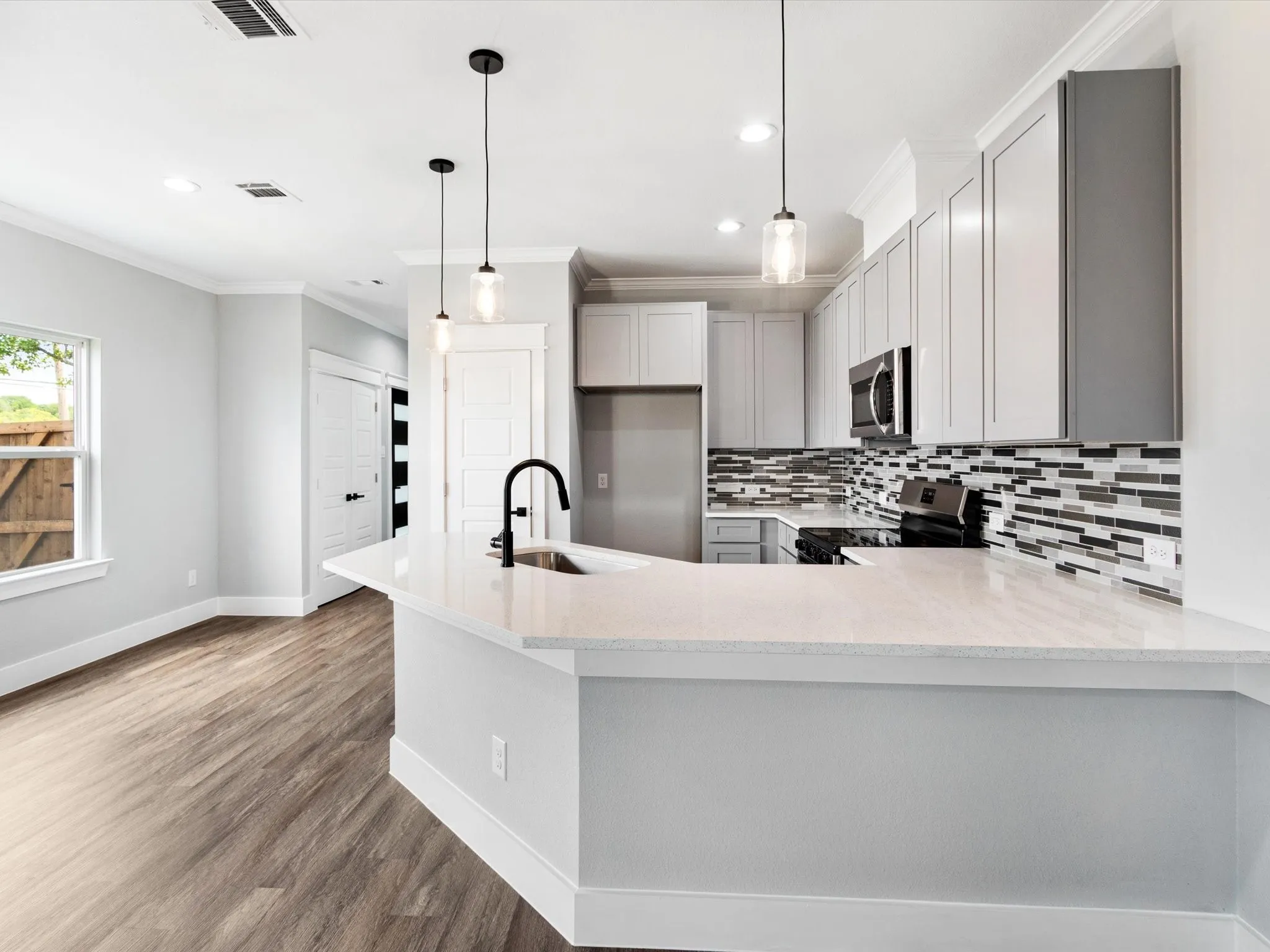 Single Family Residence For Sale in Tarrant County , 6223 Post Oak Terrace, Fort Worth, Texas 76112, 3 Bedroom, 3 Bathroom, 2 Garage spaces, 1,555 Sqft, built in 2025, mls#21314495, Real Estate Agent in Fort Worth, Homes For Sale in Tarrant county, Homes For Sale in Fort Worth, Realtor in Fort Worth Texas, Real Estate Brokerage Independent Realty Texas, Luminita Cordes Realtor