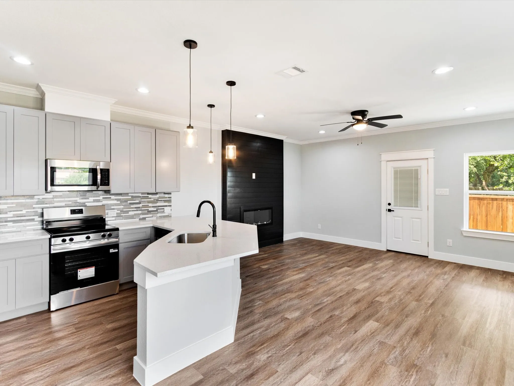 Single Family Residence For Sale in Tarrant County , 6223 Post Oak Terrace, Fort Worth, Texas 76112, 3 Bedroom, 3 Bathroom, 2 Garage spaces, 1,555 Sqft, built in 2025, mls#21314495, Real Estate Agent in Fort Worth, Homes For Sale in Tarrant county, Homes For Sale in Fort Worth, Realtor in Fort Worth Texas, Real Estate Brokerage Independent Realty Texas, Luminita Cordes Realtor