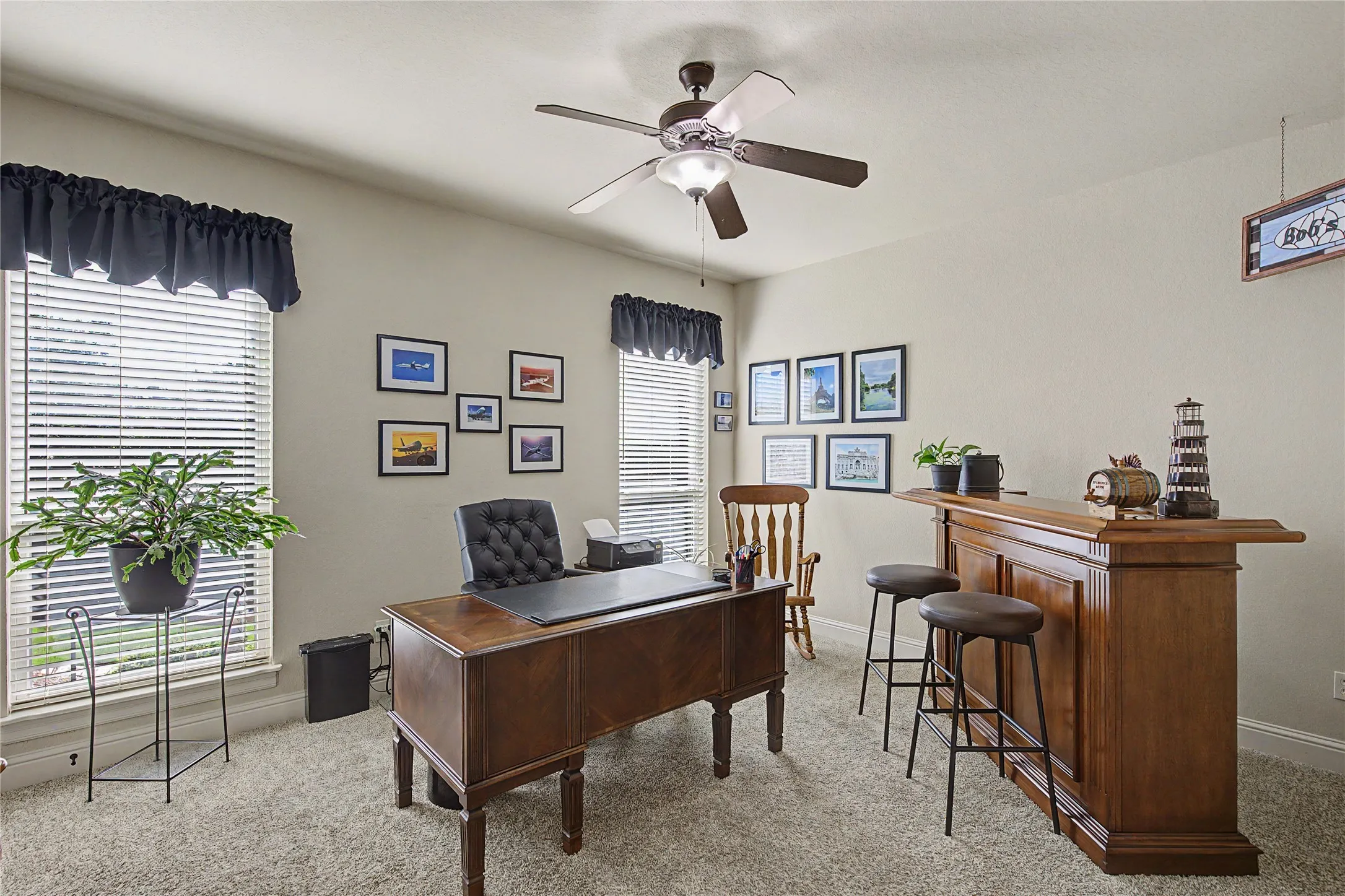 3rd guest bedroom could be used as an office