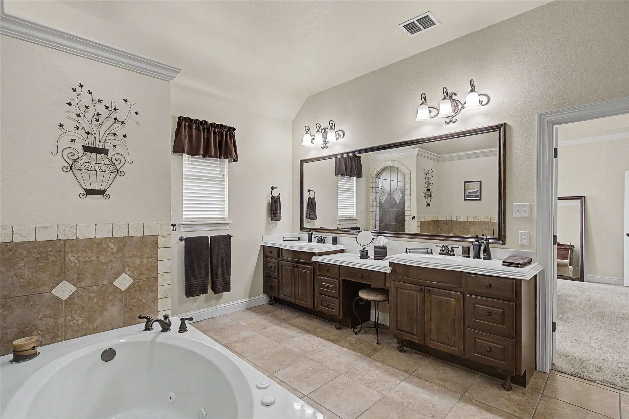Split-level vanity with dual sinks in primary bathroom