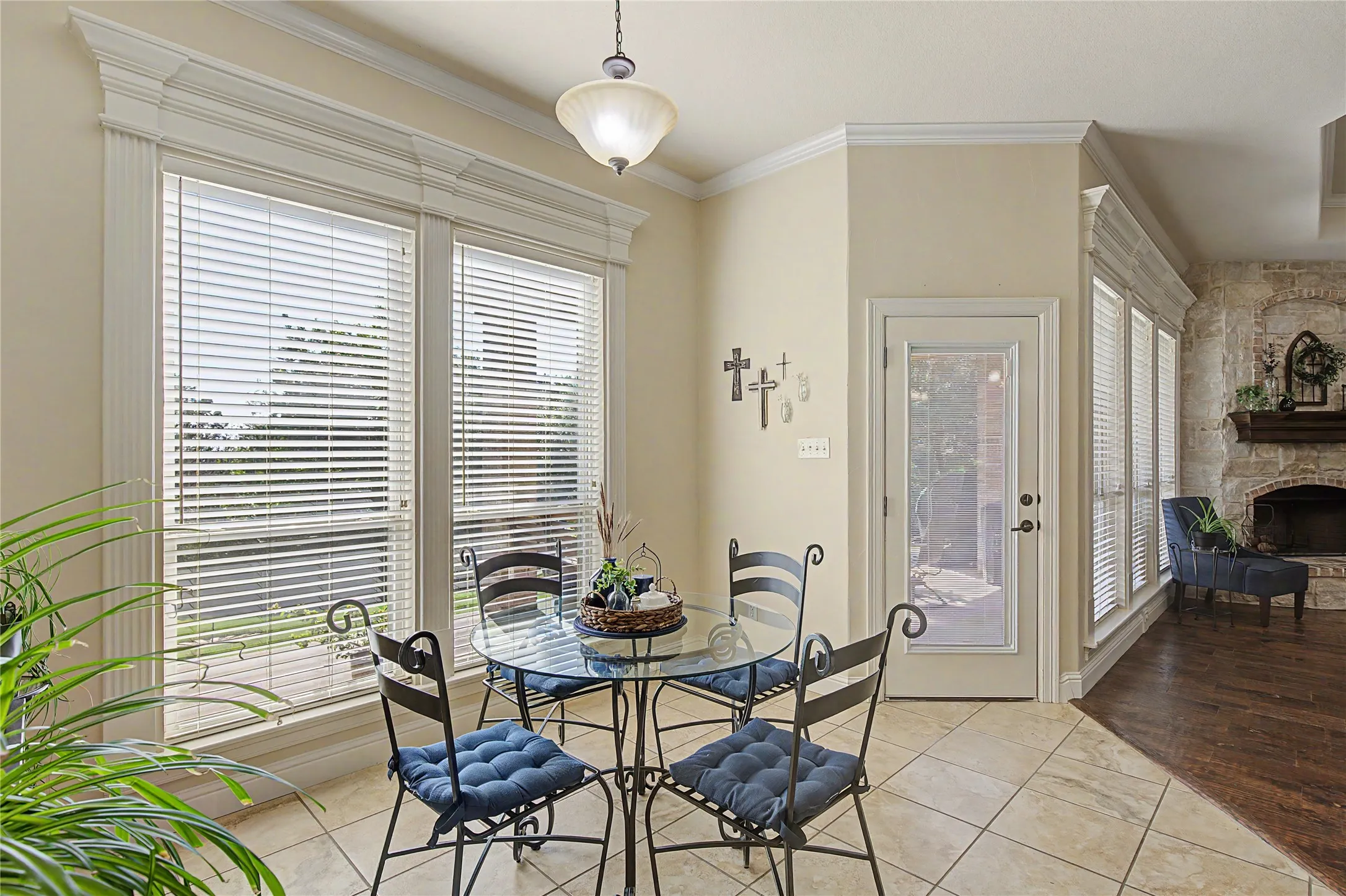 Spacious eat-in kitchen