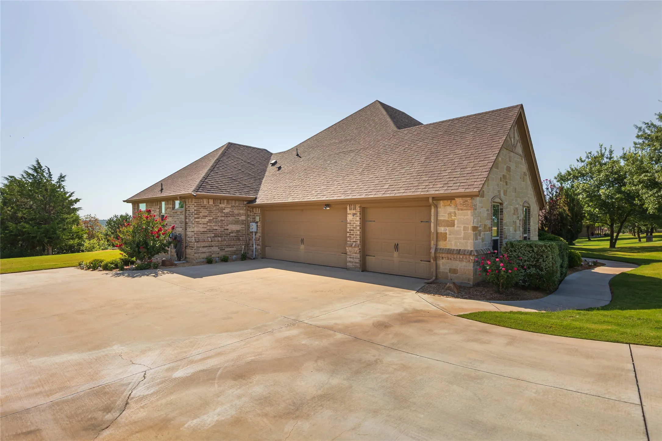 3-Car garage facing the side