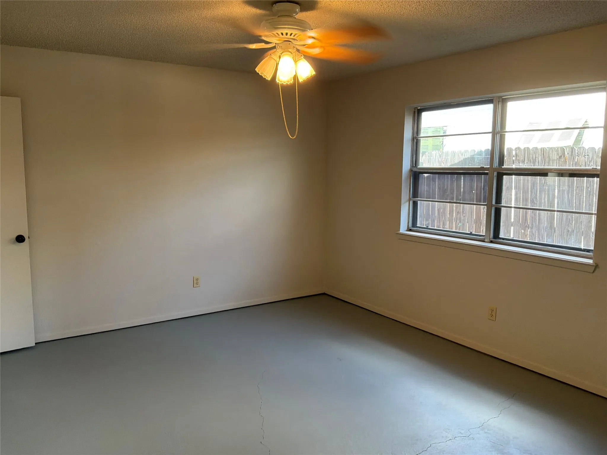 Single Family Residence For Sale in Palo Pinto County , 1707 15th Street, Mineral Wells, Texas 76067, 3 Bedroom, 2 Bathroom, Garage spaces, 1,272 Sqft, built in 1977, mls#21330182, Real Estate Agent in Mineral Wells, Homes For Sale in Palo Pinto county, Homes For Sale in Mineral Wells, Realtor in Mineral Wells Texas, Real Estate Brokerage Independent Realty Texas, Luminita Cordes Realtor
