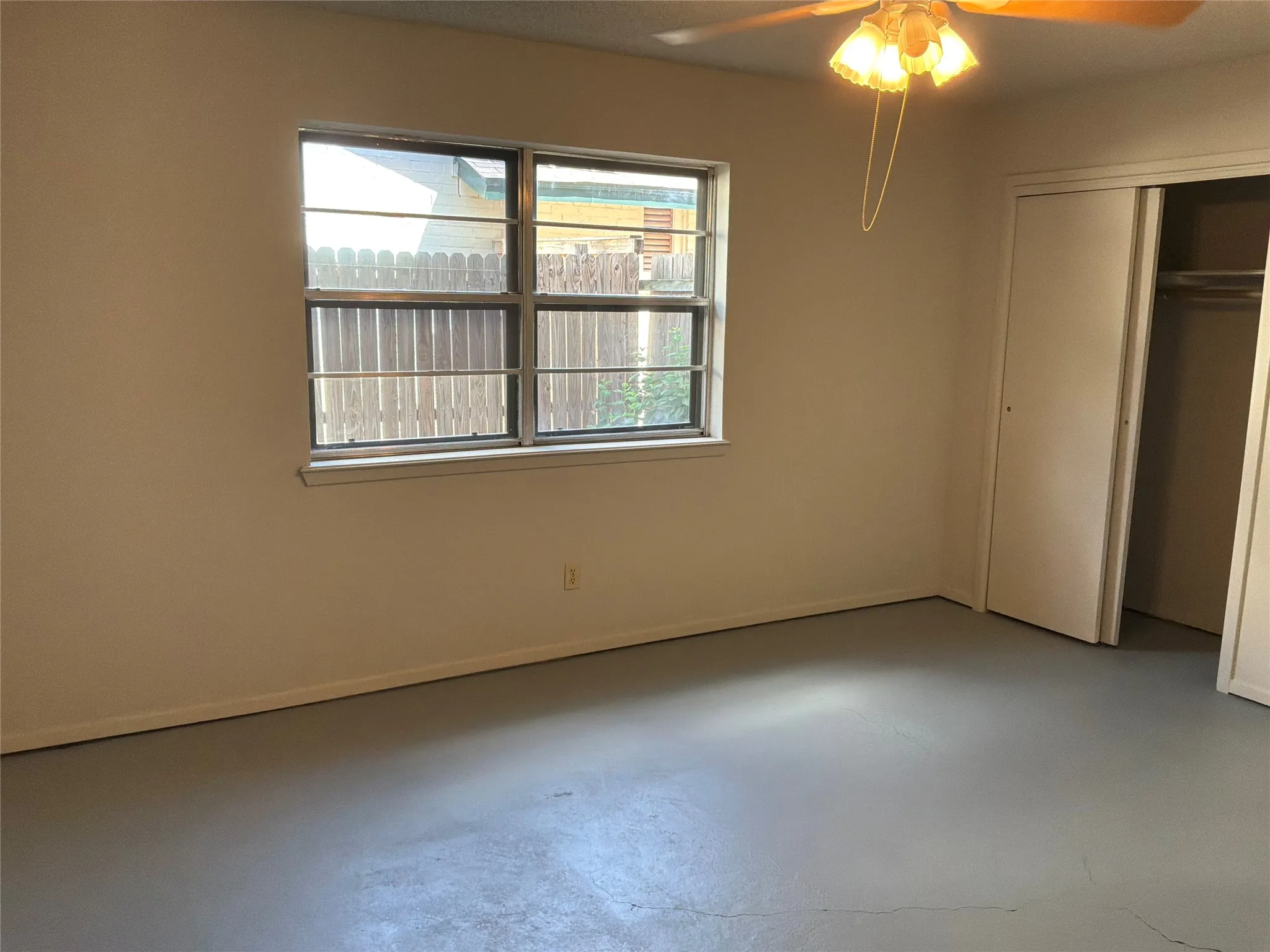 Single Family Residence For Sale in Palo Pinto County , 1707 15th Street, Mineral Wells, Texas 76067, 3 Bedroom, 2 Bathroom, Garage spaces, 1,272 Sqft, built in 1977, mls#21330182, Real Estate Agent in Mineral Wells, Homes For Sale in Palo Pinto county, Homes For Sale in Mineral Wells, Realtor in Mineral Wells Texas, Real Estate Brokerage Independent Realty Texas, Luminita Cordes Realtor