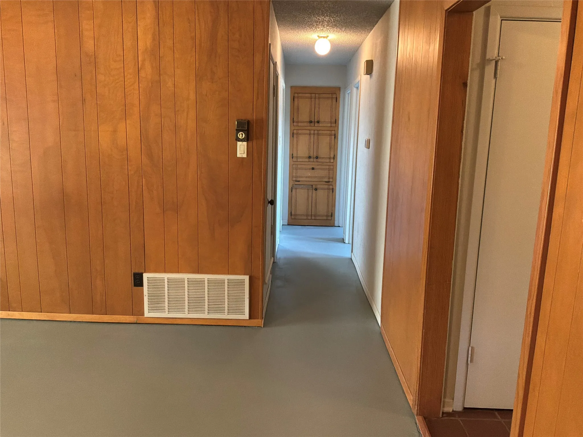 Single Family Residence For Sale in Palo Pinto County , 1707 15th Street, Mineral Wells, Texas 76067, 3 Bedroom, 2 Bathroom, Garage spaces, 1,272 Sqft, built in 1977, mls#21330182, Real Estate Agent in Mineral Wells, Homes For Sale in Palo Pinto county, Homes For Sale in Mineral Wells, Realtor in Mineral Wells Texas, Real Estate Brokerage Independent Realty Texas, Luminita Cordes Realtor