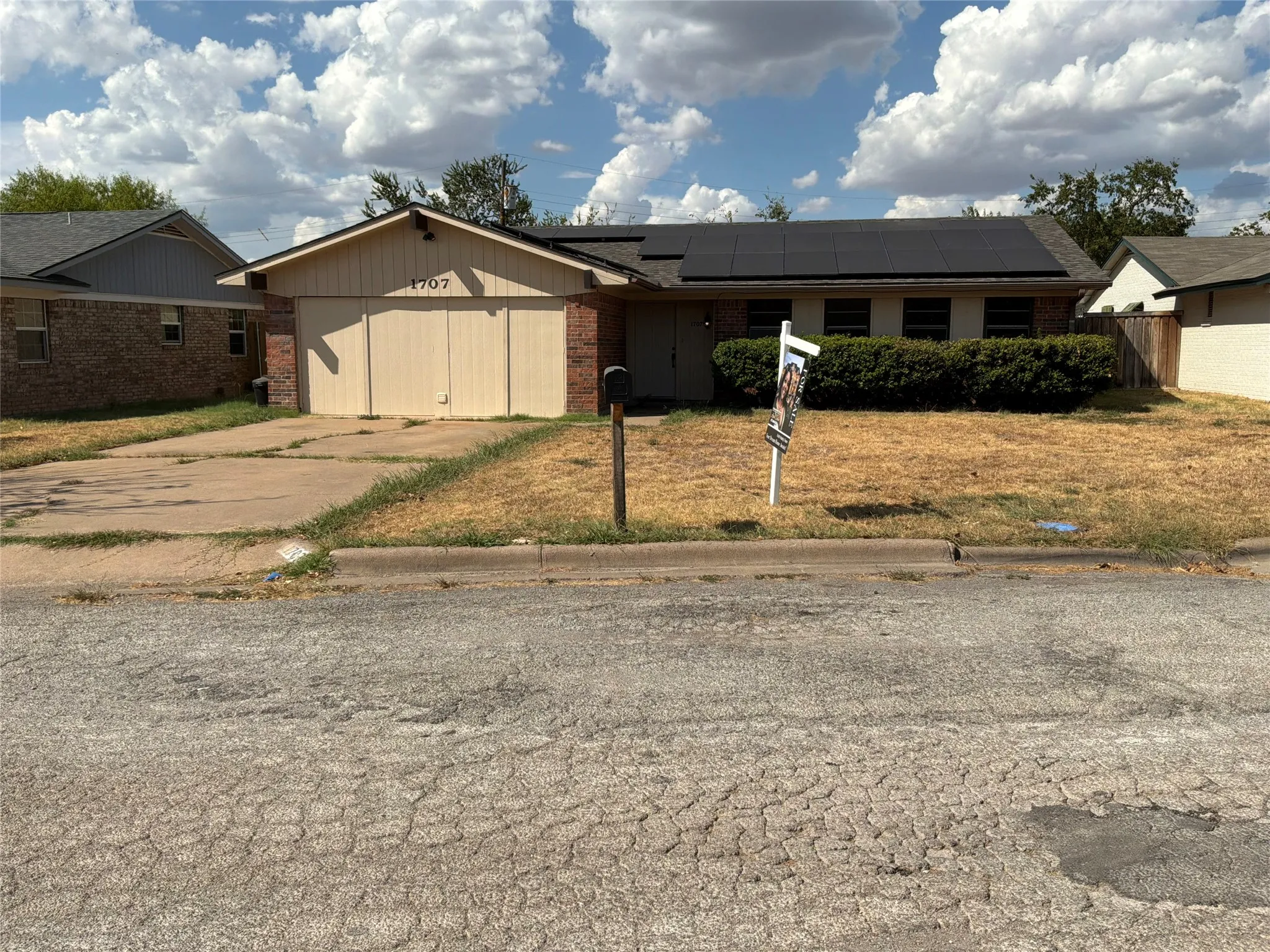 Single Family Residence For Sale in Palo Pinto County , 1707 15th Street, Mineral Wells, Texas 76067, 3 Bedroom, 2 Bathroom, Garage spaces, 1,272 Sqft, built in 1977, mls#21330182, Real Estate Agent in Mineral Wells, Homes For Sale in Palo Pinto county, Homes For Sale in Mineral Wells, Realtor in Mineral Wells Texas, Real Estate Brokerage Independent Realty Texas, Luminita Cordes Realtor