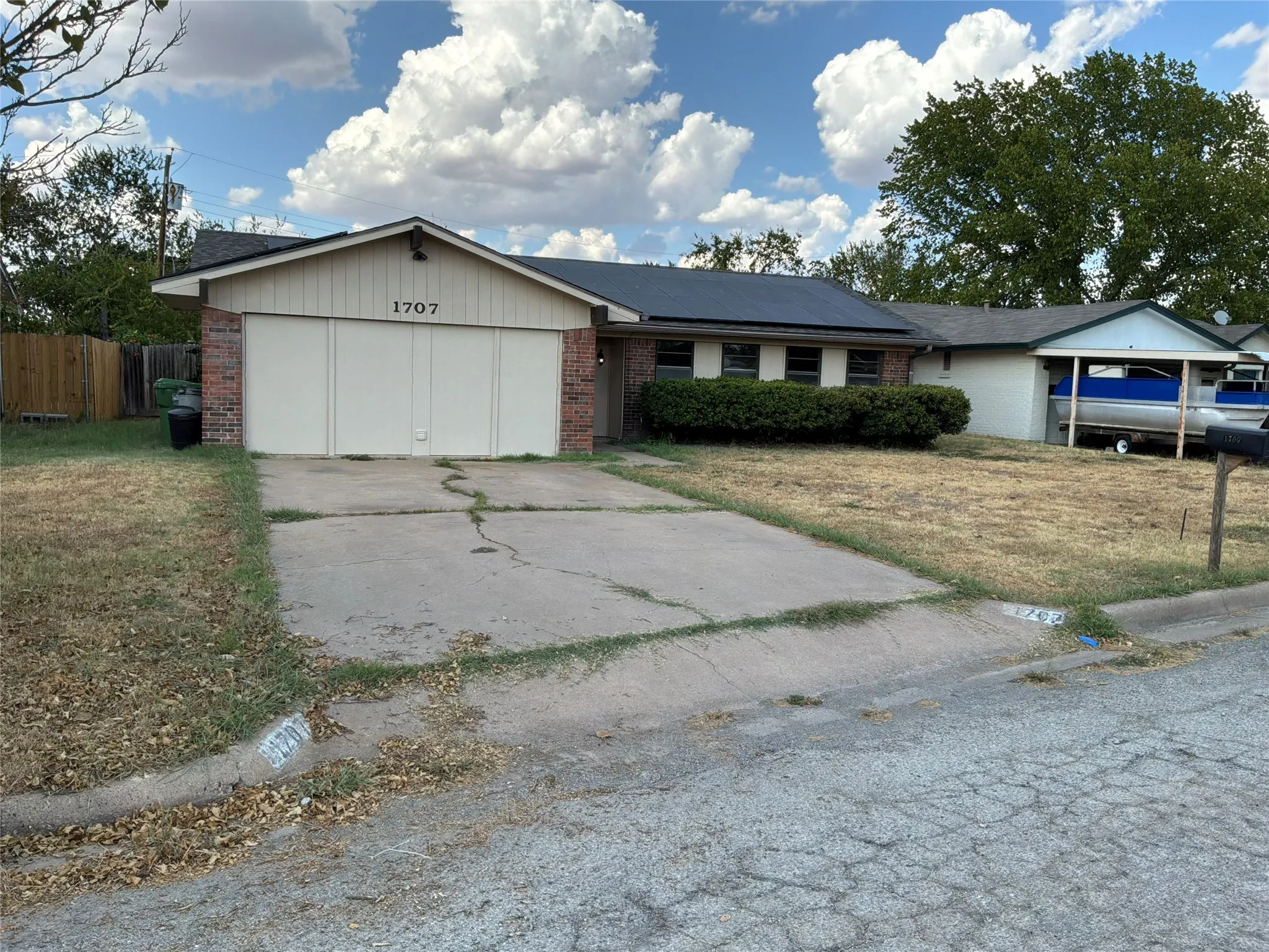 Single Family Residence For Sale in Palo Pinto County , 1707 15th Street, Mineral Wells, Texas 76067, 3 Bedroom, 2 Bathroom, Garage spaces, 1,272 Sqft, built in 1977, mls#21330182, Real Estate Agent in Mineral Wells, Homes For Sale in Palo Pinto county, Homes For Sale in Mineral Wells, Realtor in Mineral Wells Texas, Real Estate Brokerage Independent Realty Texas, Luminita Cordes Realtor