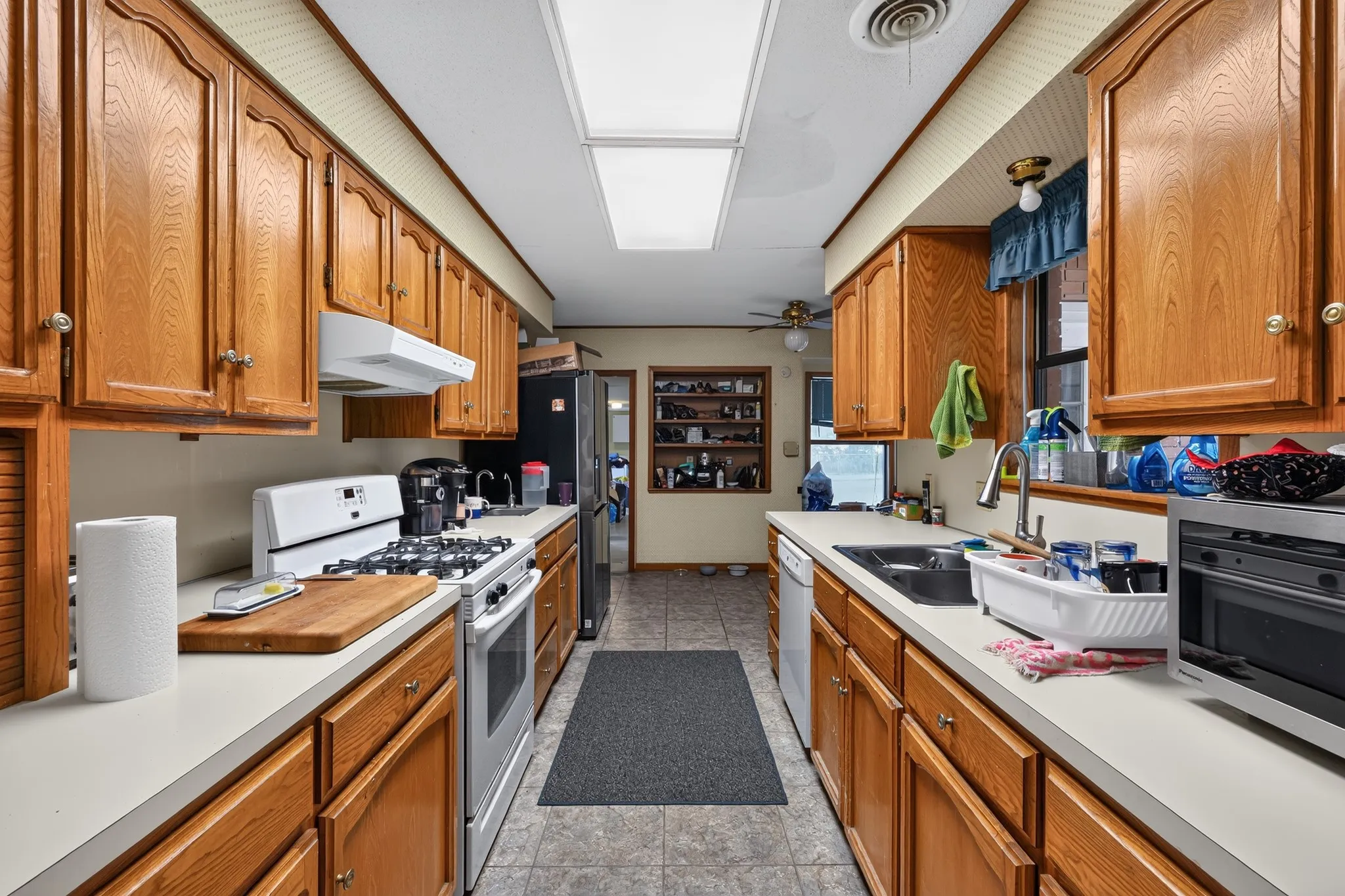 Single Family Residence For Sale in Mills County , 2211 Fisher Street, Goldthwaite, Texas 76844, 3 Bedroom, 2 Bathroom, Garage spaces, 2,769 Sqft, built in 1950, mls#21330221, Real Estate Agent in Goldthwaite, Homes For Sale in Mills county, Homes For Sale in Goldthwaite, Realtor in Goldthwaite Texas, Real Estate Brokerage Independent Realty Texas, Luminita Cordes Realtor