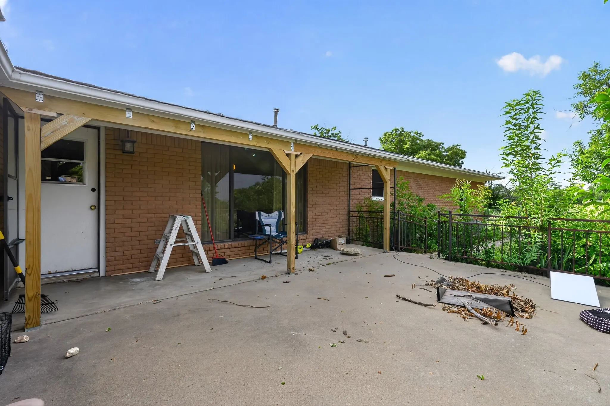 Single Family Residence For Sale in Mills County , 2211 Fisher Street, Goldthwaite, Texas 76844, 3 Bedroom, 2 Bathroom, Garage spaces, 2,769 Sqft, built in 1950, mls#21330221, Real Estate Agent in Goldthwaite, Homes For Sale in Mills county, Homes For Sale in Goldthwaite, Realtor in Goldthwaite Texas, Real Estate Brokerage Independent Realty Texas, Luminita Cordes Realtor