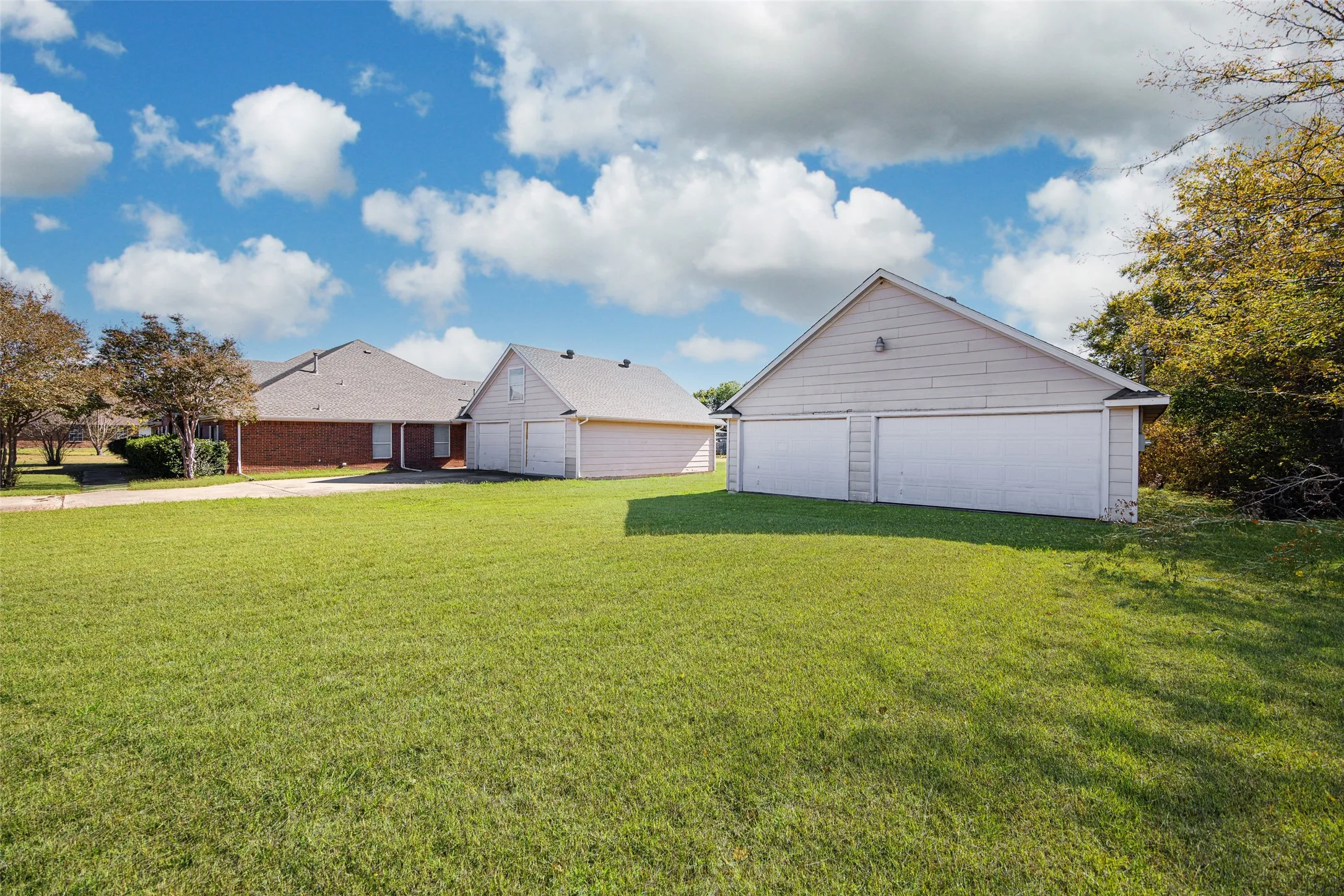 Single Family Residence For Sale in Collin County , 14184 County Road 489, Nevada, Texas 75173, 4 Bedroom, 3 Bathroom, 4 Garage spaces, 3,083 Sqft, built in 1996, mls#21329750, Real Estate Agent in Nevada, Homes For Sale in Collin county, Homes For Sale in Nevada, Realtor in Nevada Texas, Real Estate Brokerage Independent Realty Texas, Luminita Cordes Realtor