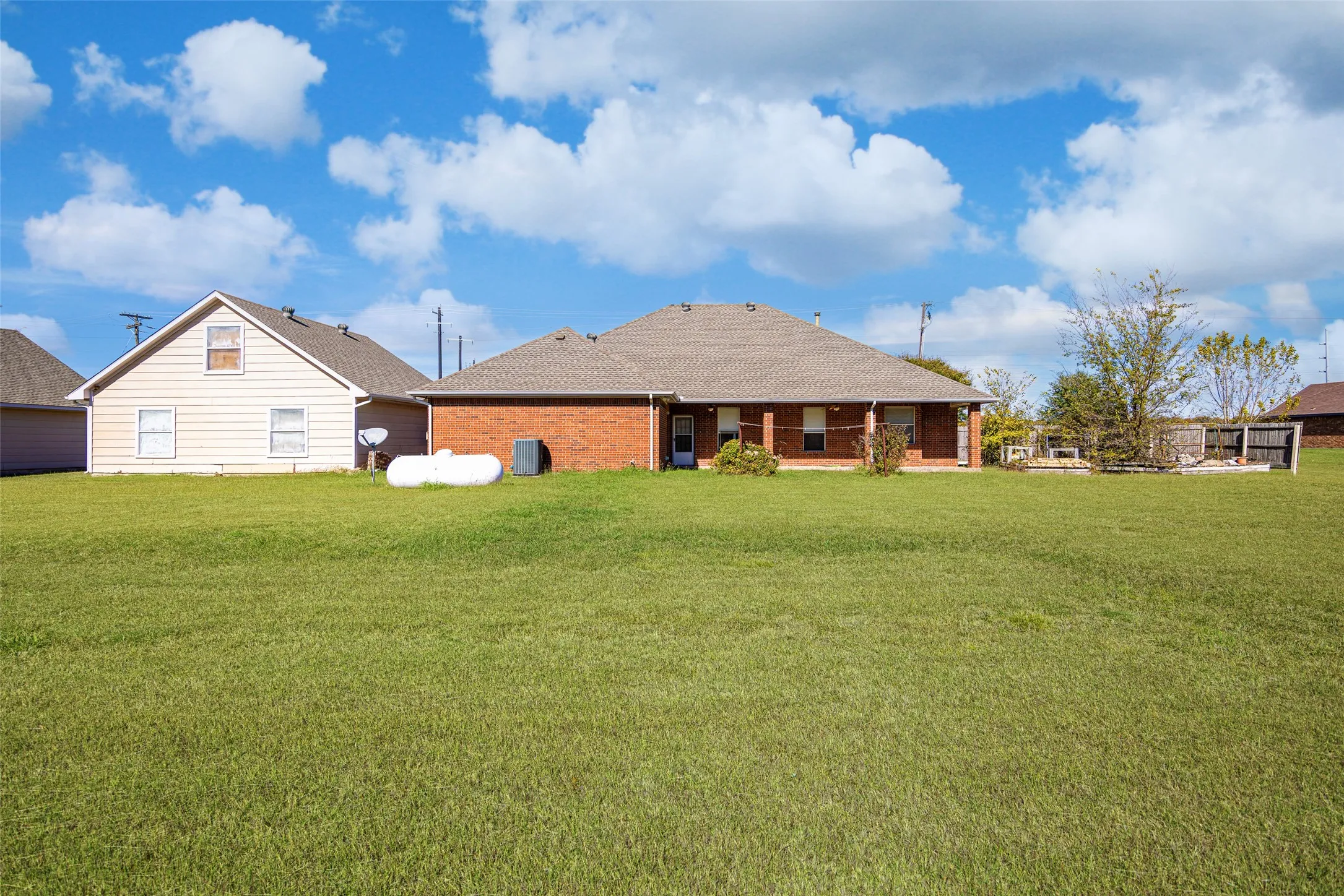 Single Family Residence For Sale in Collin County , 14184 County Road 489, Nevada, Texas 75173, 4 Bedroom, 3 Bathroom, 4 Garage spaces, 3,083 Sqft, built in 1996, mls#21329750, Real Estate Agent in Nevada, Homes For Sale in Collin county, Homes For Sale in Nevada, Realtor in Nevada Texas, Real Estate Brokerage Independent Realty Texas, Luminita Cordes Realtor