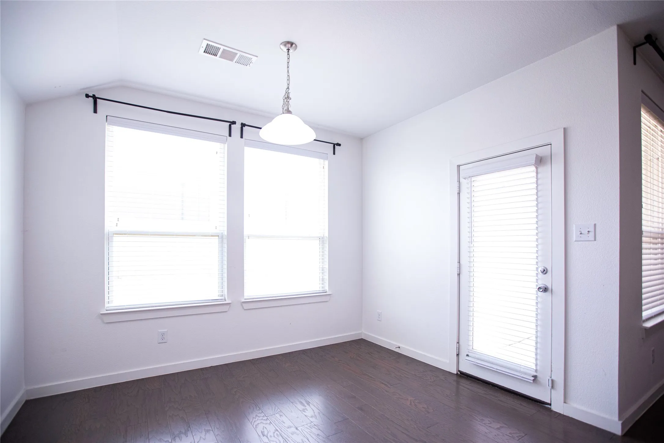 Single Family Residence For Rent in Collin County , 404 Barnstorm Drive, Celina, Texas 75009, 4 Bedroom, 3 Bathroom, 2 Garage spaces, 2,114 Sqft, built in 2017, mls#21330234, Real Estate Agent in Celina, Homes For Rent in Collin county, Homes For Rent in Celina, Realtor in Celina Texas, Real Estate Brokerage Independent Realty Texas, Luminita Cordes Realtor