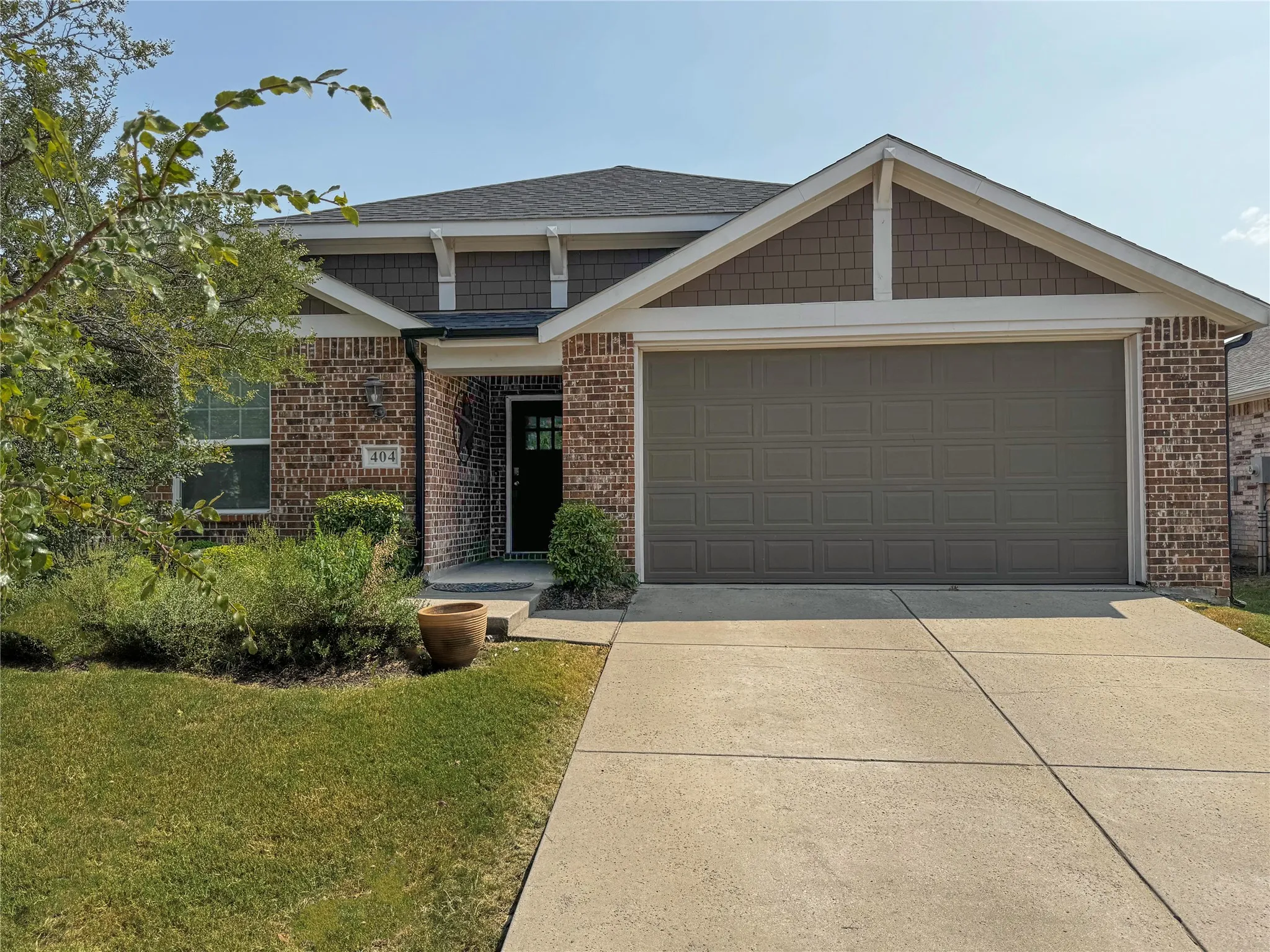 Single Family Residence For Rent in Collin County , 404 Barnstorm Drive, Celina, Texas 75009, 4 Bedroom, 3 Bathroom, 2 Garage spaces, 2,114 Sqft, built in 2017, mls#21330234, Real Estate Agent in Celina, Homes For Rent in Collin county, Homes For Rent in Celina, Realtor in Celina Texas, Real Estate Brokerage Independent Realty Texas, Luminita Cordes Realtor