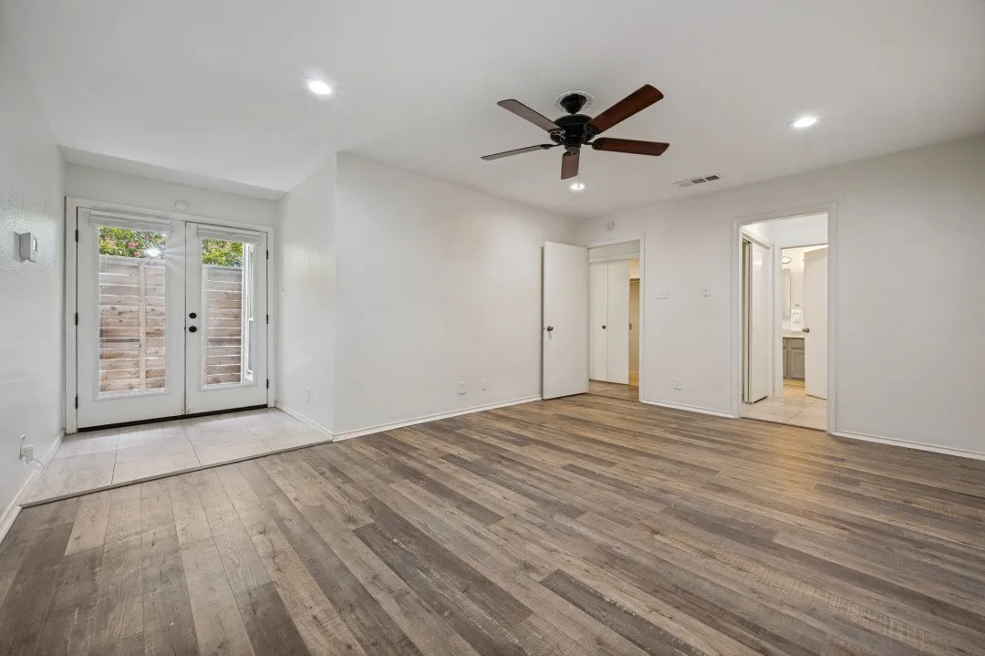 Single Family Residence For Sale in Dallas County , 2751 Stonecreek Court, Carrollton, Texas 75006, 2 Bedroom, 2 Bathroom, 2 Garage spaces, 1,250 Sqft, built in 1981, mls#21330256, Real Estate Agent in Carrollton, Homes For Sale in Dallas county, Homes For Sale in Carrollton, Realtor in Carrollton Texas, Real Estate Brokerage Independent Realty Texas, Luminita Cordes Realtor