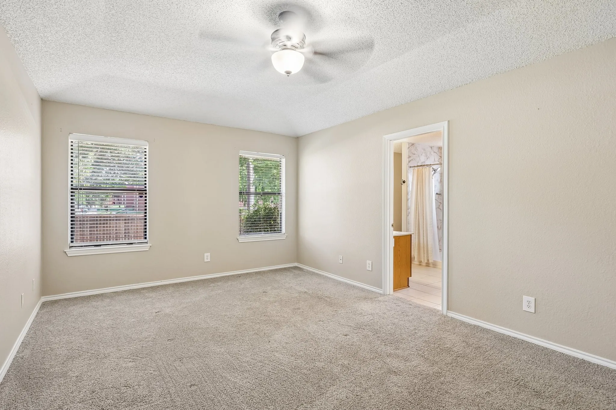 Single Family Residence For Sale in Denton County , 3211 Brookview Drive, Corinth, Texas 76210, 3 Bedroom, 2 Bathroom, 2 Garage spaces, 1,515 Sqft, built in 1986, mls#21324521, Real Estate Agent in Corinth, Homes For Sale in Denton county, Homes For Sale in Corinth, Realtor in Corinth Texas, Real Estate Brokerage Independent Realty Texas, Luminita Cordes Realtor