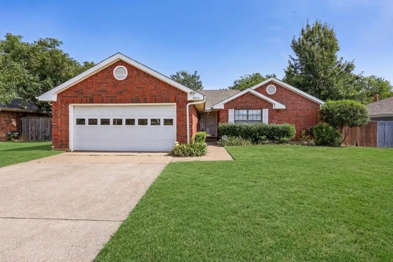 Single Family Residence For Sale in Denton County , 3211 Brookview Drive, Corinth, Texas 76210, 3 Bedroom, 2 Bathroom, 2 Garage spaces, 1,515 Sqft, built in 1986, mls#21324521, Real Estate Agent in Corinth, Homes For Sale in Denton county, Homes For Sale in Corinth, Realtor in Corinth Texas, Real Estate Brokerage Independent Realty Texas, Luminita Cordes Realtor
