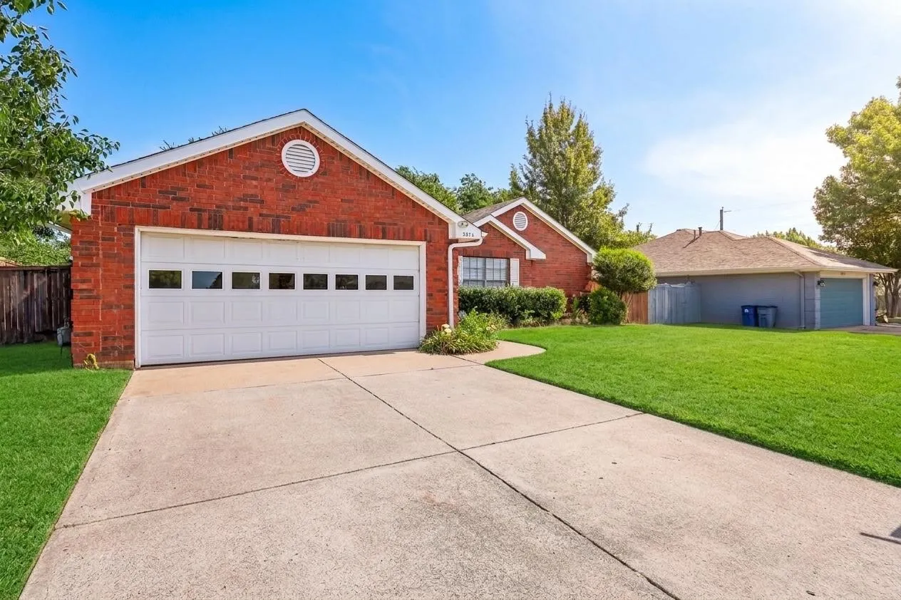 Single Family Residence For Sale in Denton County , 3211 Brookview Drive, Corinth, Texas 76210, 3 Bedroom, 2 Bathroom, 2 Garage spaces, 1,515 Sqft, built in 1986, mls#21324521, Real Estate Agent in Corinth, Homes For Sale in Denton county, Homes For Sale in Corinth, Realtor in Corinth Texas, Real Estate Brokerage Independent Realty Texas, Luminita Cordes Realtor