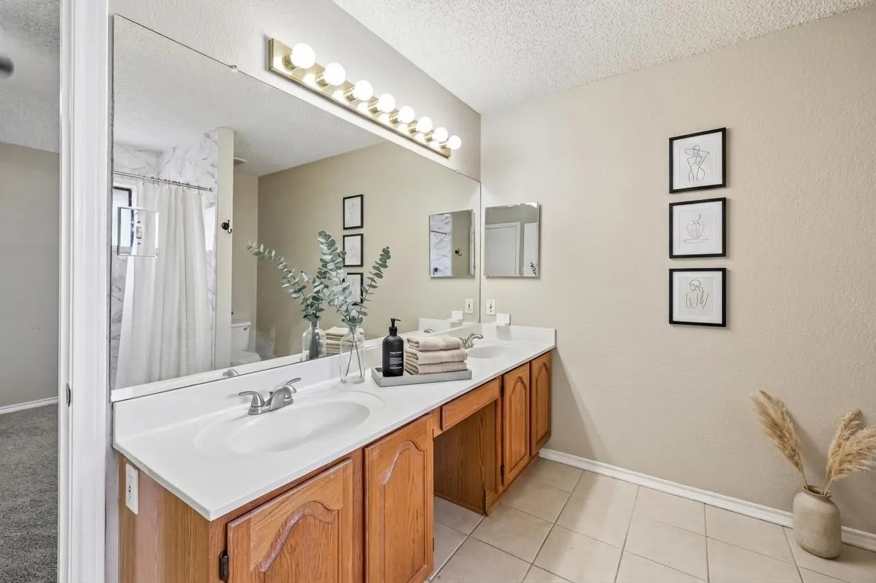 Single Family Residence For Sale in Denton County , 3211 Brookview Drive, Corinth, Texas 76210, 3 Bedroom, 2 Bathroom, 2 Garage spaces, 1,515 Sqft, built in 1986, mls#21324521, Real Estate Agent in Corinth, Homes For Sale in Denton county, Homes For Sale in Corinth, Realtor in Corinth Texas, Real Estate Brokerage Independent Realty Texas, Luminita Cordes Realtor