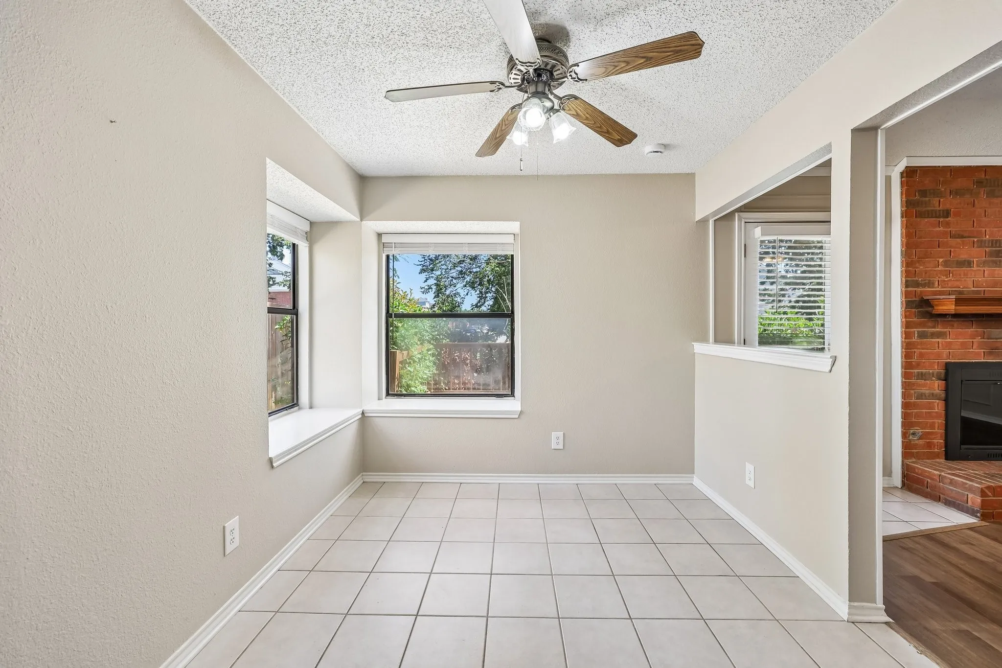 Single Family Residence For Sale in Denton County , 3211 Brookview Drive, Corinth, Texas 76210, 3 Bedroom, 2 Bathroom, 2 Garage spaces, 1,515 Sqft, built in 1986, mls#21324521, Real Estate Agent in Corinth, Homes For Sale in Denton county, Homes For Sale in Corinth, Realtor in Corinth Texas, Real Estate Brokerage Independent Realty Texas, Luminita Cordes Realtor