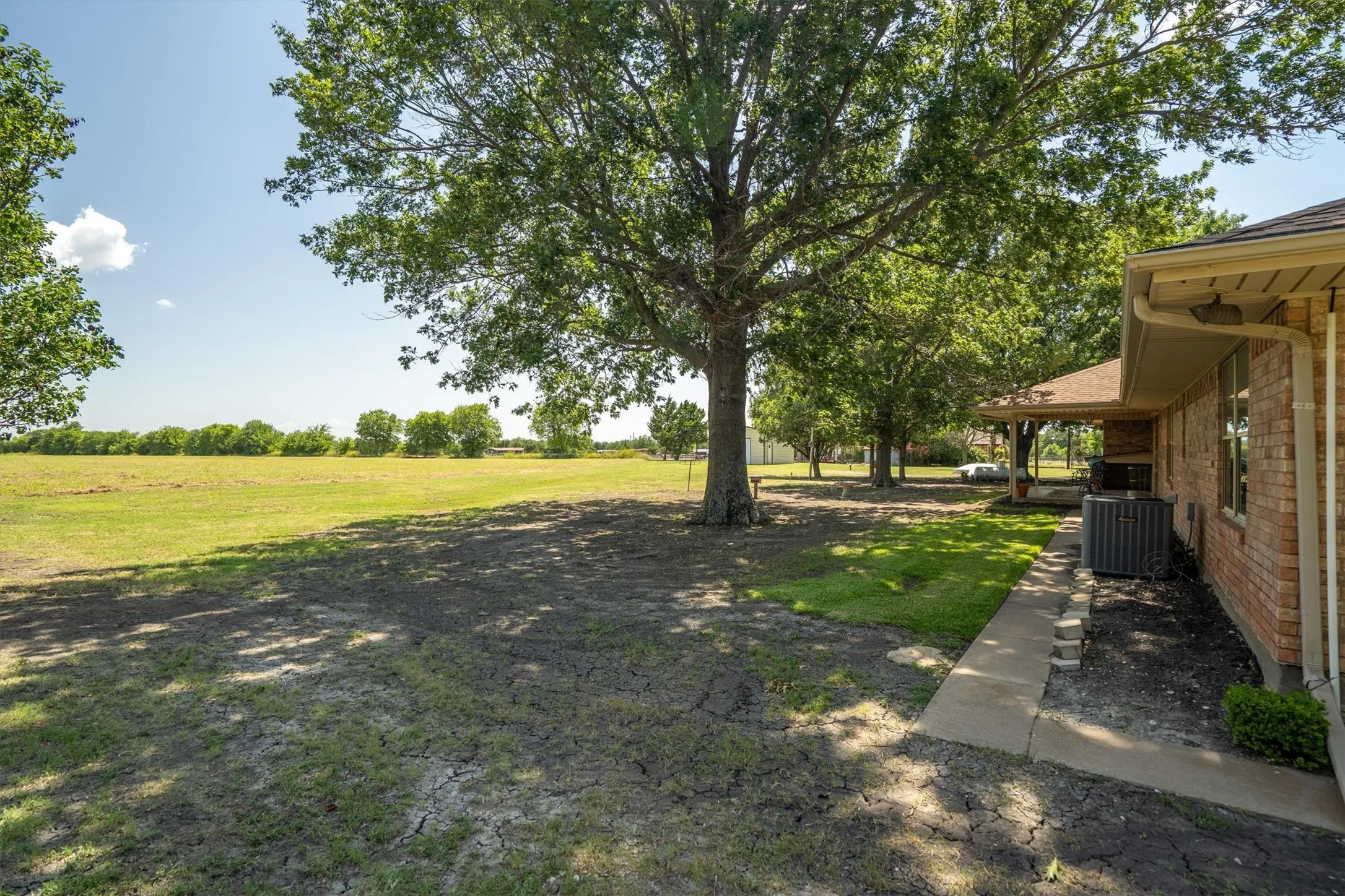 Single Family Residence For Sale in Collin County , 12972 Fm 981, Blue Ridge, Texas 75424, 3 Bedroom, 2 Bathroom, 1 Garage spaces, 2,183 Sqft, built in 1980, mls#21329979, Real Estate Agent in Blue Ridge, Homes For Sale in Collin county, Homes For Sale in Blue Ridge, Realtor in Blue Ridge Texas, Real Estate Brokerage Independent Realty Texas, Luminita Cordes Realtor
