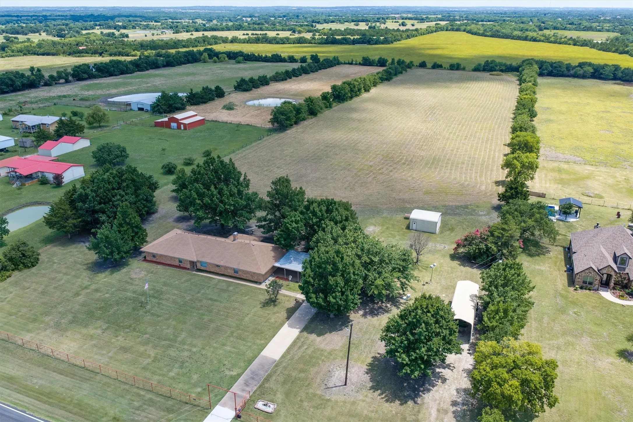 Single Family Residence For Sale in Collin County , 12972 Fm 981, Blue Ridge, Texas 75424, 3 Bedroom, 2 Bathroom, 1 Garage spaces, 2,183 Sqft, built in 1980, mls#21329979, Real Estate Agent in Blue Ridge, Homes For Sale in Collin county, Homes For Sale in Blue Ridge, Realtor in Blue Ridge Texas, Real Estate Brokerage Independent Realty Texas, Luminita Cordes Realtor