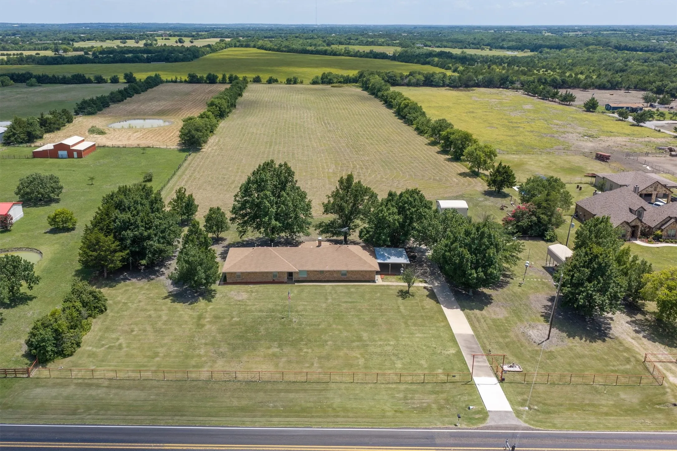 Single Family Residence For Sale in Collin County , 12972 Fm 981, Blue Ridge, Texas 75424, 3 Bedroom, 2 Bathroom, 1 Garage spaces, 2,183 Sqft, built in 1980, mls#21329979, Real Estate Agent in Blue Ridge, Homes For Sale in Collin county, Homes For Sale in Blue Ridge, Realtor in Blue Ridge Texas, Real Estate Brokerage Independent Realty Texas, Luminita Cordes Realtor