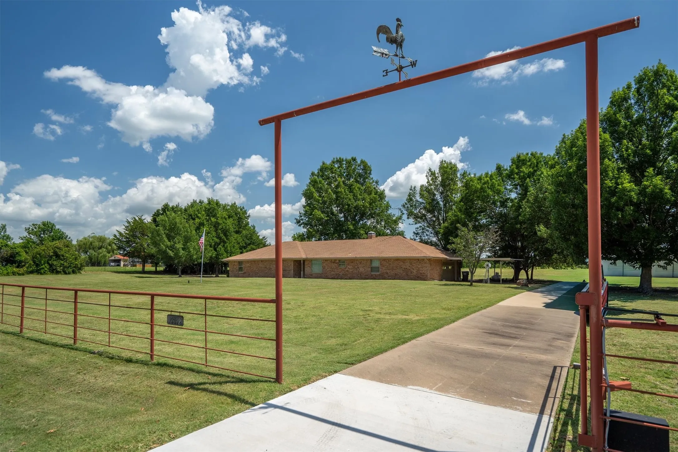 Single Family Residence For Sale in Collin County , 12972 Fm 981, Blue Ridge, Texas 75424, 3 Bedroom, 2 Bathroom, 1 Garage spaces, 2,183 Sqft, built in 1980, mls#21329979, Real Estate Agent in Blue Ridge, Homes For Sale in Collin county, Homes For Sale in Blue Ridge, Realtor in Blue Ridge Texas, Real Estate Brokerage Independent Realty Texas, Luminita Cordes Realtor