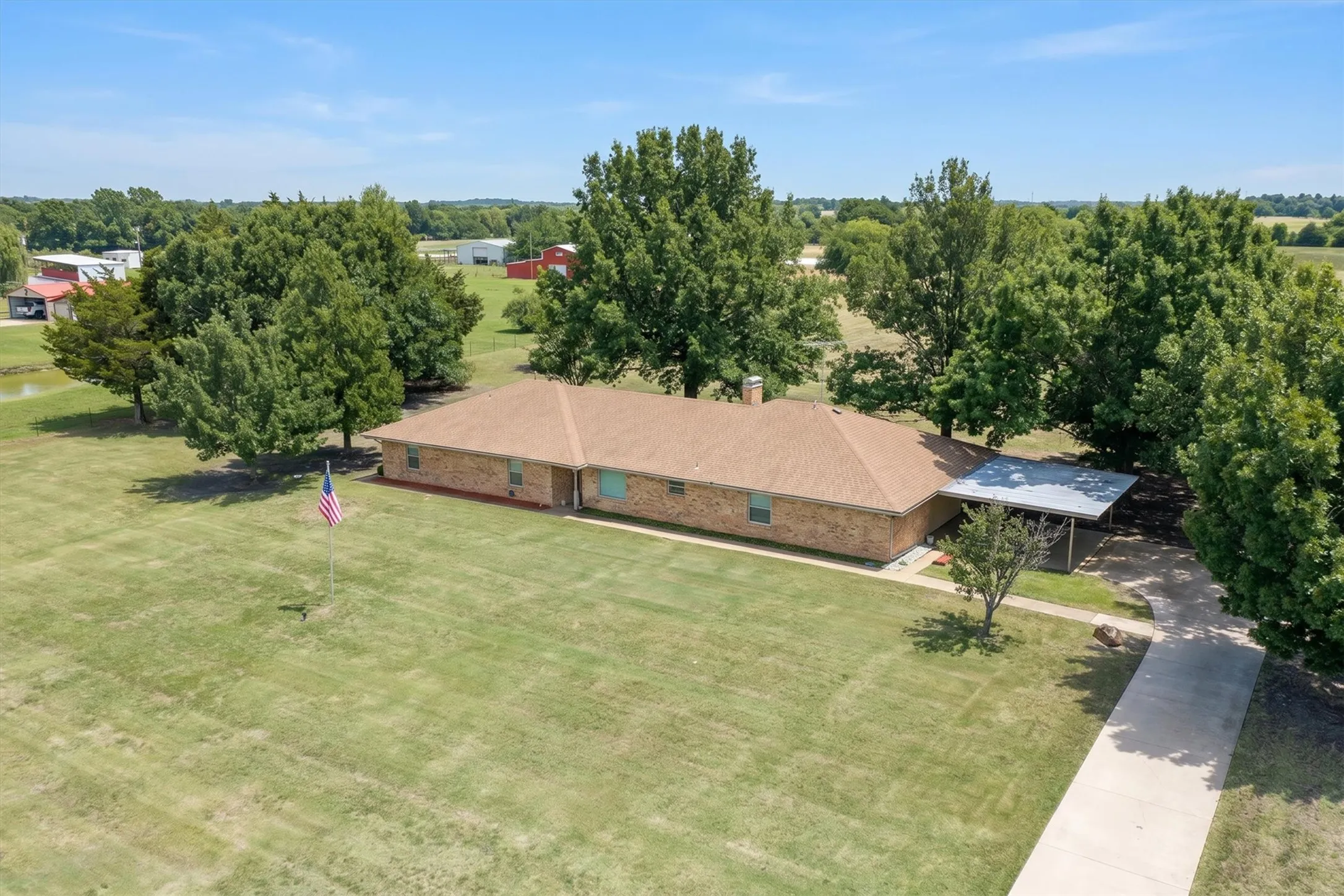 Single Family Residence For Sale in Collin County , 12972 Fm 981, Blue Ridge, Texas 75424, 3 Bedroom, 2 Bathroom, 1 Garage spaces, 2,183 Sqft, built in 1980, mls#21329979, Real Estate Agent in Blue Ridge, Homes For Sale in Collin county, Homes For Sale in Blue Ridge, Realtor in Blue Ridge Texas, Real Estate Brokerage Independent Realty Texas, Luminita Cordes Realtor
