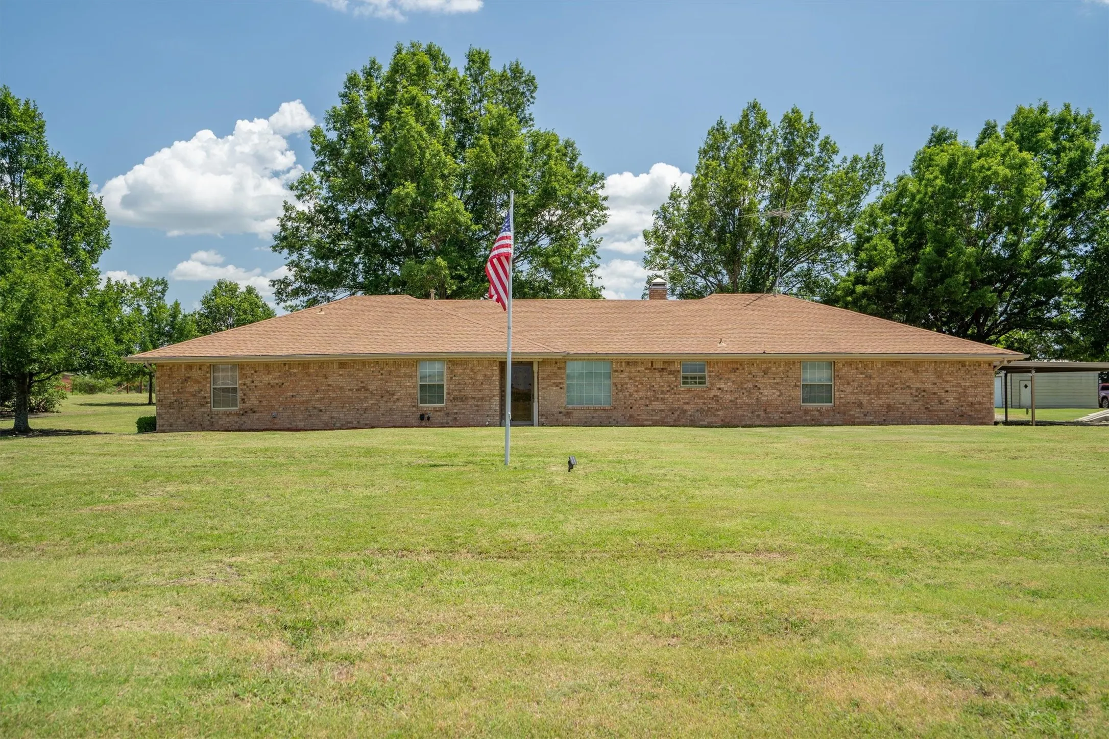 Single Family Residence For Sale in Collin County , 12972 Fm 981, Blue Ridge, Texas 75424, 3 Bedroom, 2 Bathroom, 1 Garage spaces, 2,183 Sqft, built in 1980, mls#21329979, Real Estate Agent in Blue Ridge, Homes For Sale in Collin county, Homes For Sale in Blue Ridge, Realtor in Blue Ridge Texas, Real Estate Brokerage Independent Realty Texas, Luminita Cordes Realtor