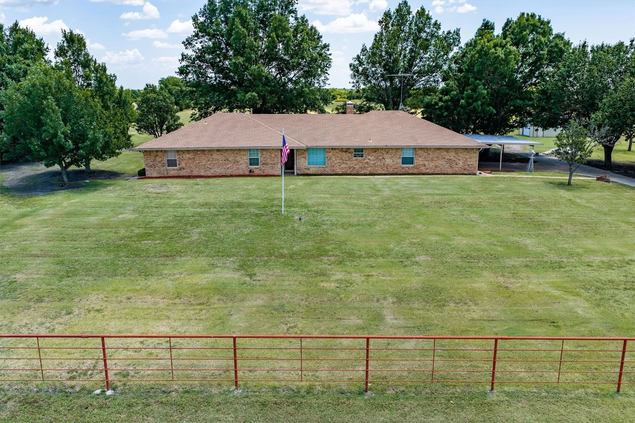 Single Family Residence For Sale in Collin County , 12972 Fm 981, Blue Ridge, Texas 75424, 3 Bedroom, 2 Bathroom, 1 Garage spaces, 2,183 Sqft, built in 1980, mls#21329979, Real Estate Agent in Blue Ridge, Homes For Sale in Collin county, Homes For Sale in Blue Ridge, Realtor in Blue Ridge Texas, Real Estate Brokerage Independent Realty Texas, Luminita Cordes Realtor