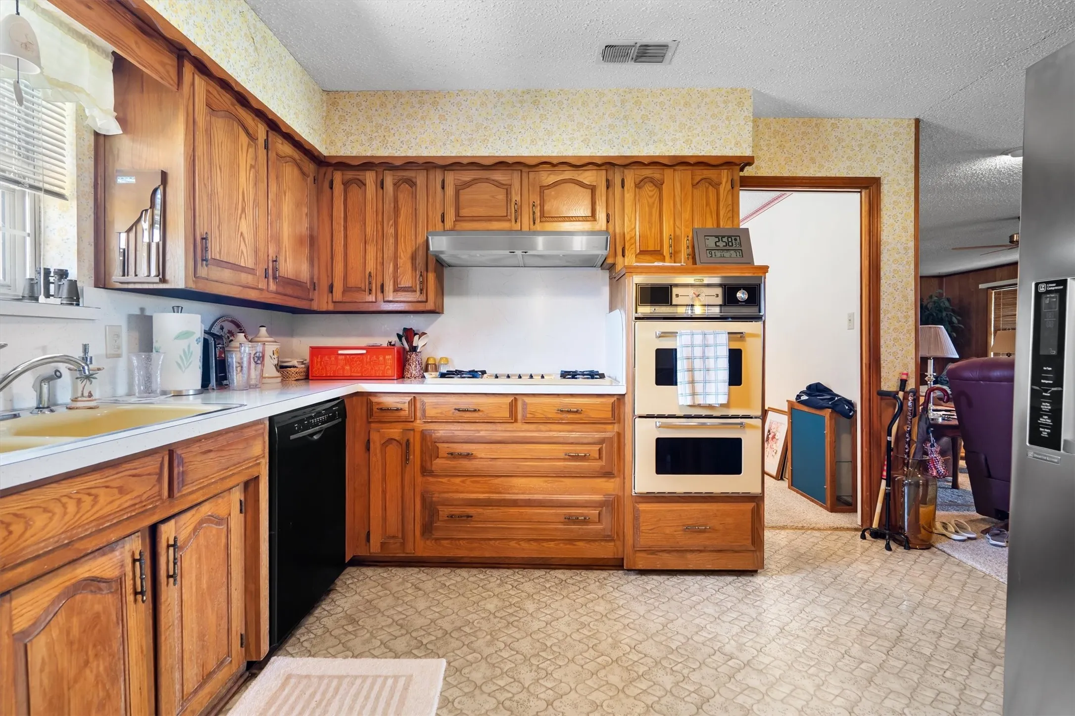 Single Family Residence For Sale in Collin County , 12972 Fm 981, Blue Ridge, Texas 75424, 3 Bedroom, 2 Bathroom, 1 Garage spaces, 2,183 Sqft, built in 1980, mls#21329979, Real Estate Agent in Blue Ridge, Homes For Sale in Collin county, Homes For Sale in Blue Ridge, Realtor in Blue Ridge Texas, Real Estate Brokerage Independent Realty Texas, Luminita Cordes Realtor