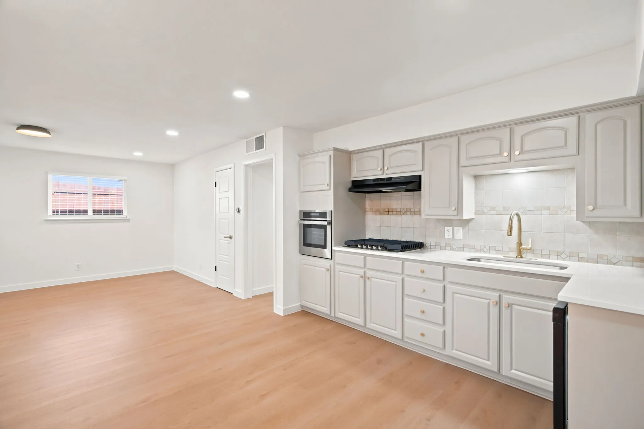 Single Family Residence For Sale in Tarrant County , 6632 Ellis Road, Fort Worth, Texas 76112, 3 Bedroom, 2 Bathroom, Garage spaces, 1,596 Sqft, built in 1960, mls#21323193, Real Estate Agent in Fort Worth, Homes For Sale in Tarrant county, Homes For Sale in Fort Worth, Realtor in Fort Worth Texas, Real Estate Brokerage Independent Realty Texas, Luminita Cordes Realtor