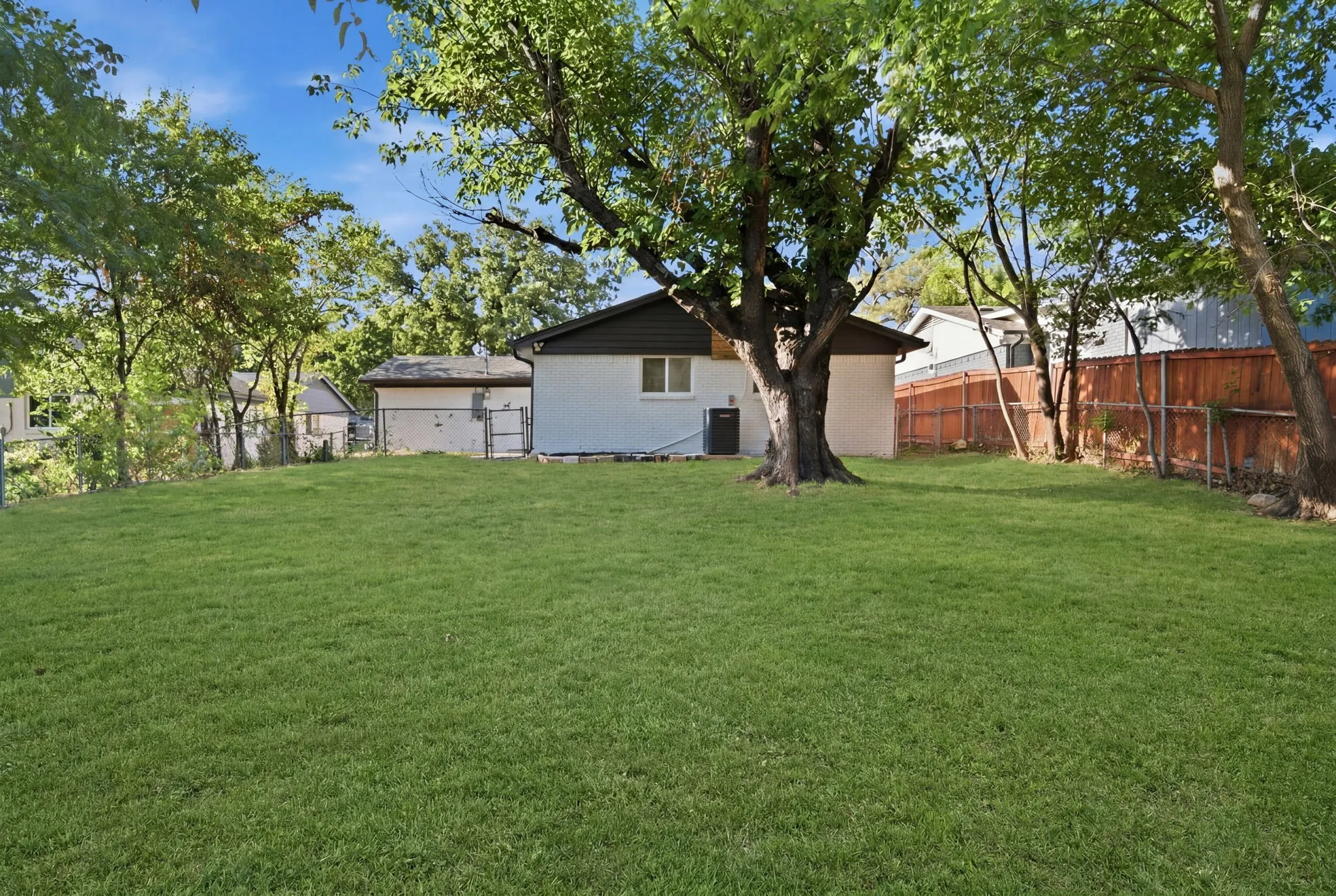 Single Family Residence For Sale in Tarrant County , 6632 Ellis Road, Fort Worth, Texas 76112, 3 Bedroom, 2 Bathroom, Garage spaces, 1,596 Sqft, built in 1960, mls#21323193, Real Estate Agent in Fort Worth, Homes For Sale in Tarrant county, Homes For Sale in Fort Worth, Realtor in Fort Worth Texas, Real Estate Brokerage Independent Realty Texas, Luminita Cordes Realtor