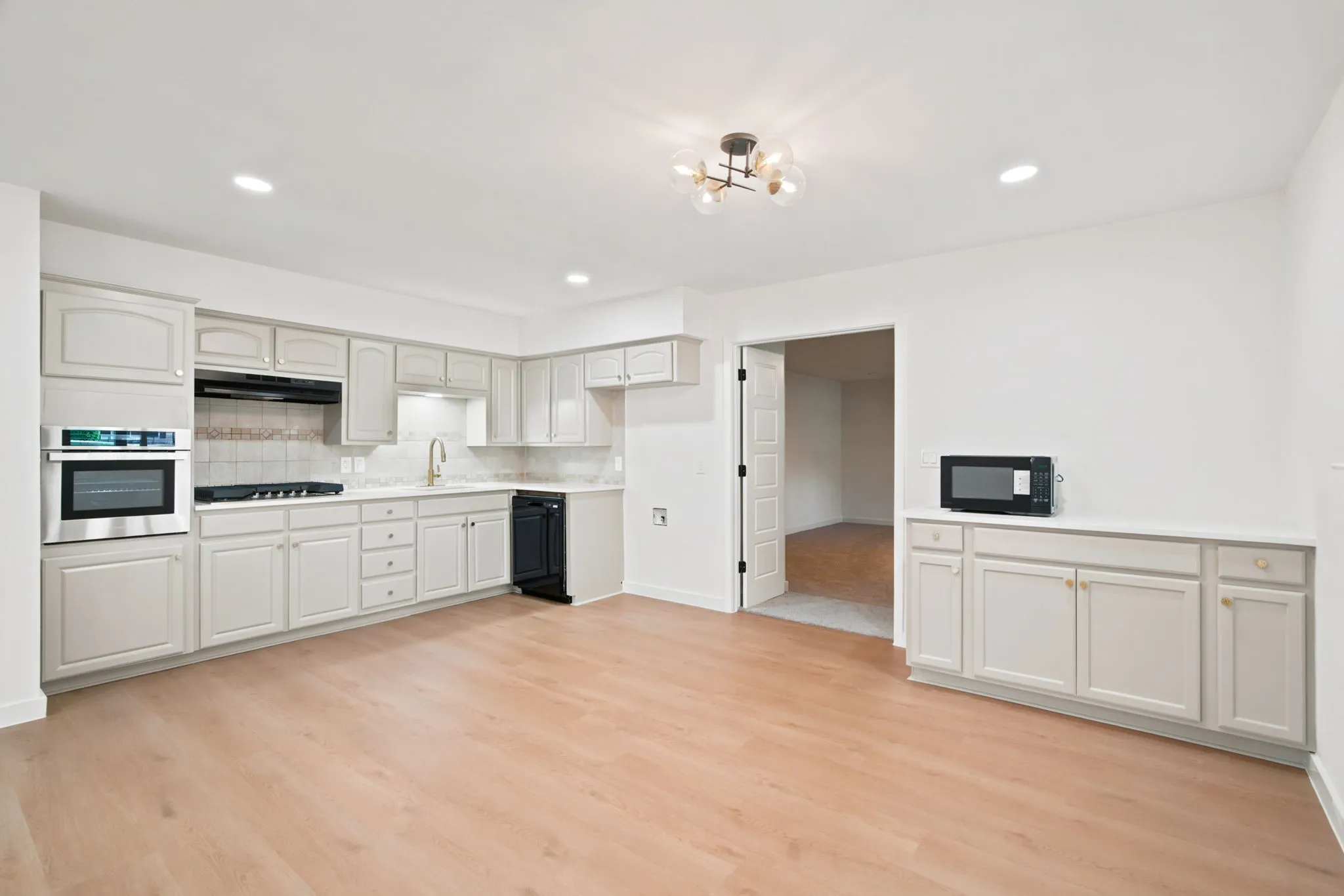 Single Family Residence For Sale in Tarrant County , 6632 Ellis Road, Fort Worth, Texas 76112, 3 Bedroom, 2 Bathroom, Garage spaces, 1,596 Sqft, built in 1960, mls#21323193, Real Estate Agent in Fort Worth, Homes For Sale in Tarrant county, Homes For Sale in Fort Worth, Realtor in Fort Worth Texas, Real Estate Brokerage Independent Realty Texas, Luminita Cordes Realtor