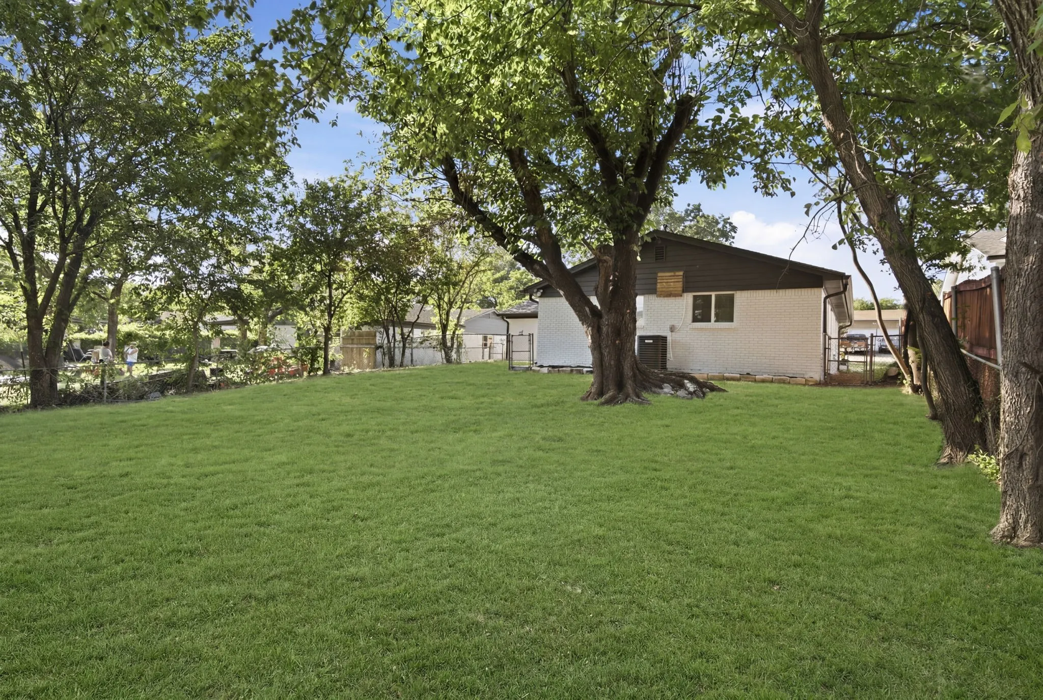 Single Family Residence For Sale in Tarrant County , 6632 Ellis Road, Fort Worth, Texas 76112, 3 Bedroom, 2 Bathroom, Garage spaces, 1,596 Sqft, built in 1960, mls#21323193, Real Estate Agent in Fort Worth, Homes For Sale in Tarrant county, Homes For Sale in Fort Worth, Realtor in Fort Worth Texas, Real Estate Brokerage Independent Realty Texas, Luminita Cordes Realtor