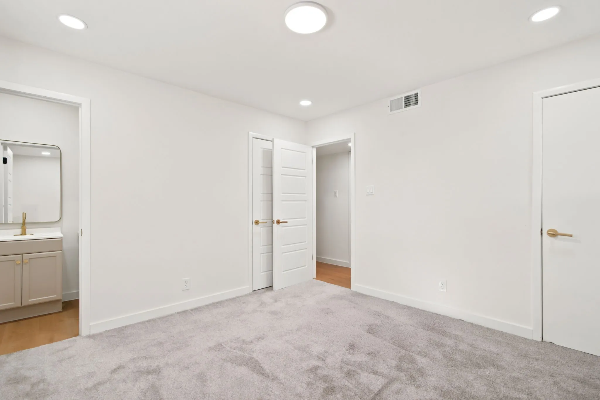 Single Family Residence For Sale in Tarrant County , 6632 Ellis Road, Fort Worth, Texas 76112, 3 Bedroom, 2 Bathroom, Garage spaces, 1,596 Sqft, built in 1960, mls#21323193, Real Estate Agent in Fort Worth, Homes For Sale in Tarrant county, Homes For Sale in Fort Worth, Realtor in Fort Worth Texas, Real Estate Brokerage Independent Realty Texas, Luminita Cordes Realtor