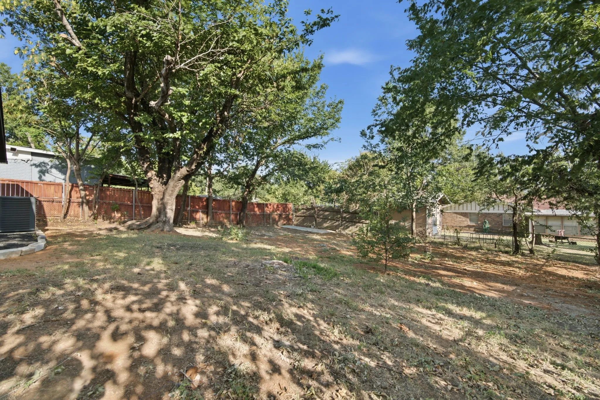 Single Family Residence For Sale in Tarrant County , 6632 Ellis Road, Fort Worth, Texas 76112, 3 Bedroom, 2 Bathroom, Garage spaces, 1,596 Sqft, built in 1960, mls#21323193, Real Estate Agent in Fort Worth, Homes For Sale in Tarrant county, Homes For Sale in Fort Worth, Realtor in Fort Worth Texas, Real Estate Brokerage Independent Realty Texas, Luminita Cordes Realtor