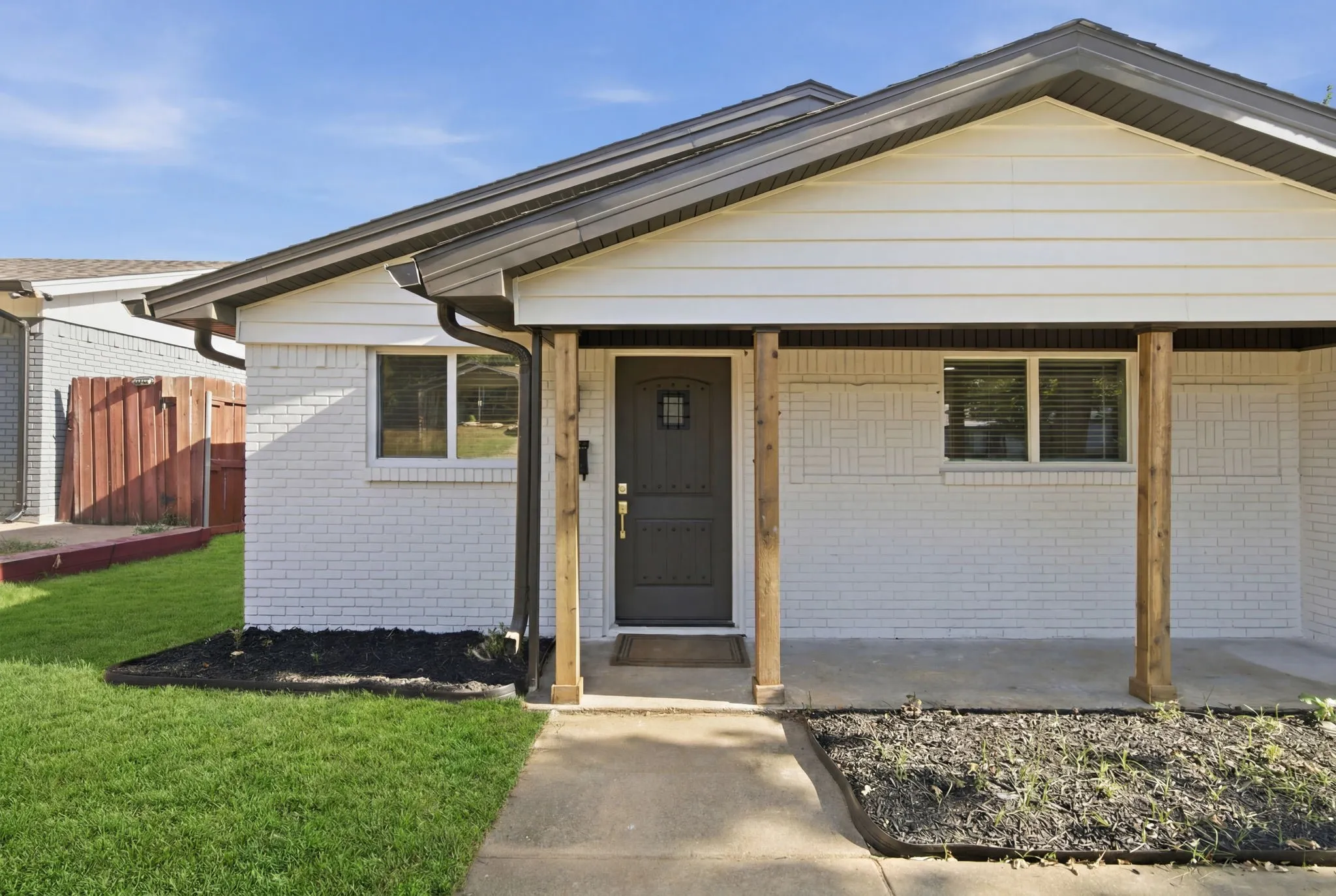 Single Family Residence For Sale in Tarrant County , 6632 Ellis Road, Fort Worth, Texas 76112, 3 Bedroom, 2 Bathroom, Garage spaces, 1,596 Sqft, built in 1960, mls#21323193, Real Estate Agent in Fort Worth, Homes For Sale in Tarrant county, Homes For Sale in Fort Worth, Realtor in Fort Worth Texas, Real Estate Brokerage Independent Realty Texas, Luminita Cordes Realtor