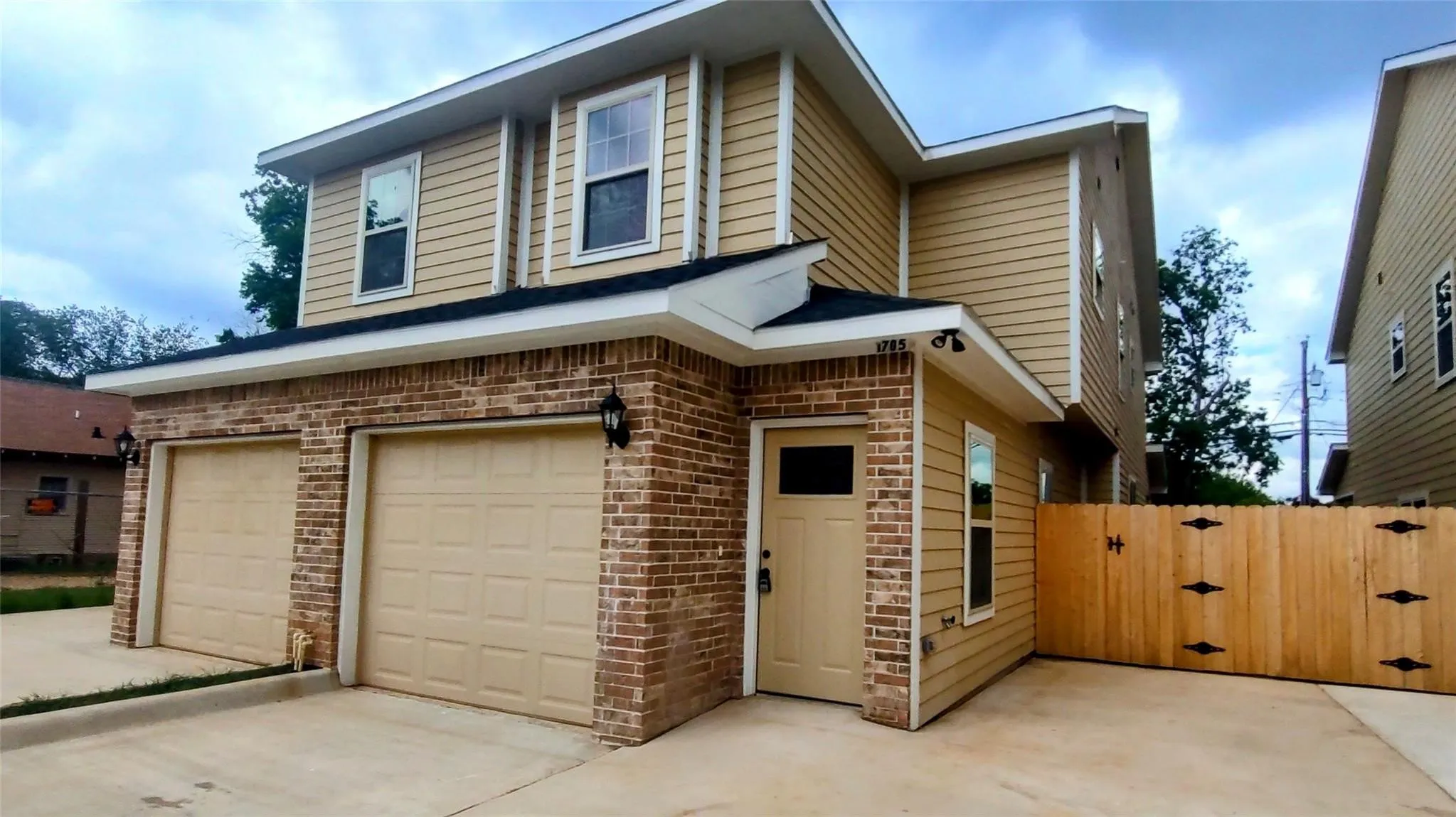 Townhouse For Rent in Tarrant County , 1705 Ash Crescent Street, Fort Worth, Texas 76104, 3 Bedroom, 3 Bathroom, 1 Garage spaces, 1,589 Sqft, built in 2022, mls#21329068, Real Estate Agent in Fort Worth, Homes For Rent in Tarrant county, Homes For Rent in Fort Worth, Realtor in Fort Worth Texas, Real Estate Brokerage Independent Realty Texas, Luminita Cordes Realtor