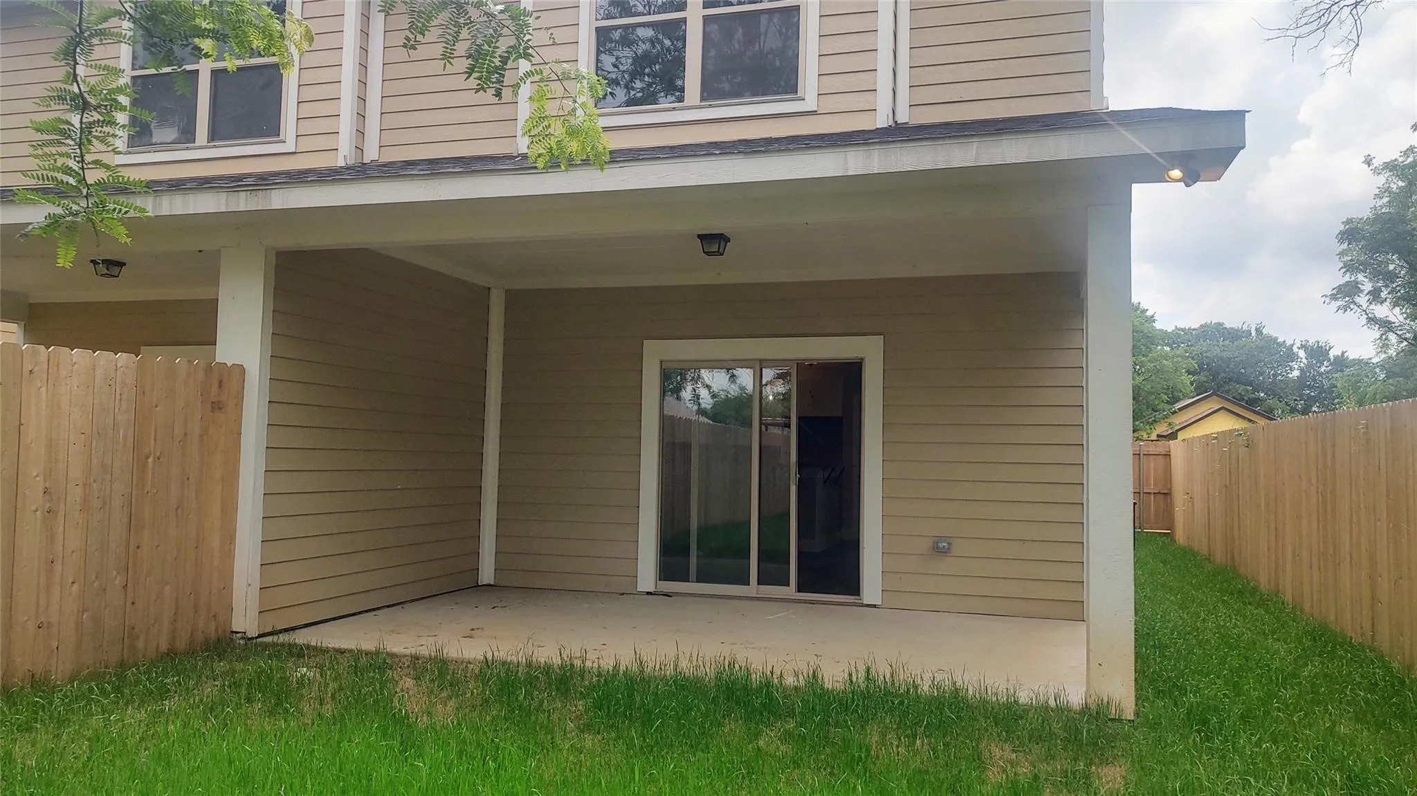 Townhouse For Rent in Tarrant County , 1705 Ash Crescent Street, Fort Worth, Texas 76104, 3 Bedroom, 3 Bathroom, 1 Garage spaces, 1,589 Sqft, built in 2022, mls#21329068, Real Estate Agent in Fort Worth, Homes For Rent in Tarrant county, Homes For Rent in Fort Worth, Realtor in Fort Worth Texas, Real Estate Brokerage Independent Realty Texas, Luminita Cordes Realtor