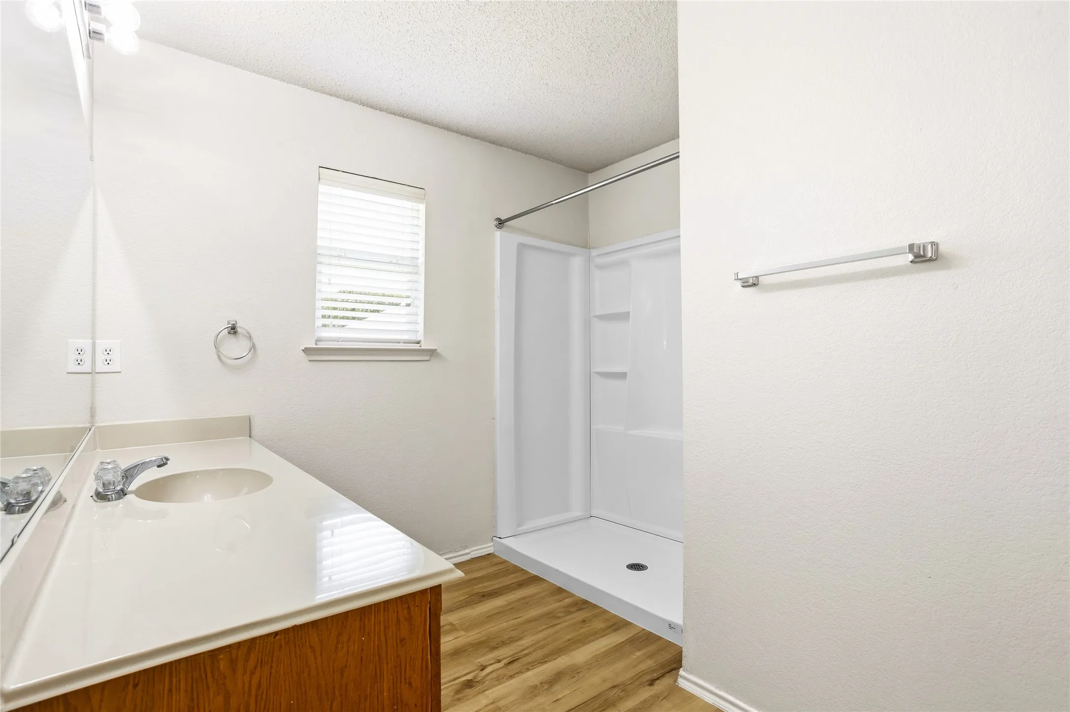 Single Family Residence For Sale in Rockwall County , 2612 Spencer Circle, Royse City, Texas 75189, 3 Bedroom, 2 Bathroom, 2 Garage spaces, 1,628 Sqft, built in 2005, mls#21324470, Real Estate Agent in Royse City, Homes For Sale in Rockwall county, Homes For Sale in Royse City, Realtor in Royse City Texas, Real Estate Brokerage Independent Realty Texas, Luminita Cordes Realtor