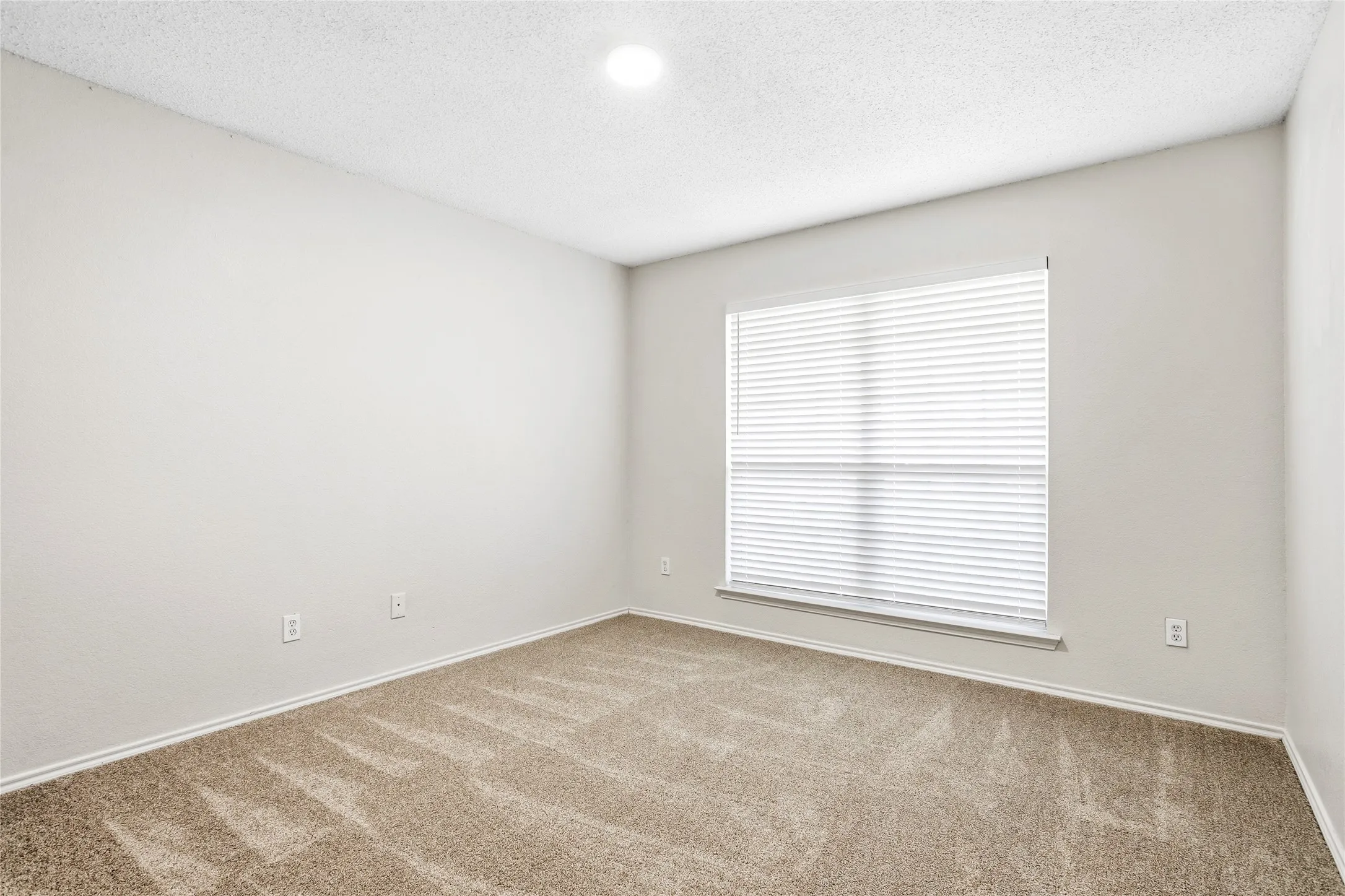 Single Family Residence For Sale in Rockwall County , 2612 Spencer Circle, Royse City, Texas 75189, 3 Bedroom, 2 Bathroom, 2 Garage spaces, 1,628 Sqft, built in 2005, mls#21324470, Real Estate Agent in Royse City, Homes For Sale in Rockwall county, Homes For Sale in Royse City, Realtor in Royse City Texas, Real Estate Brokerage Independent Realty Texas, Luminita Cordes Realtor