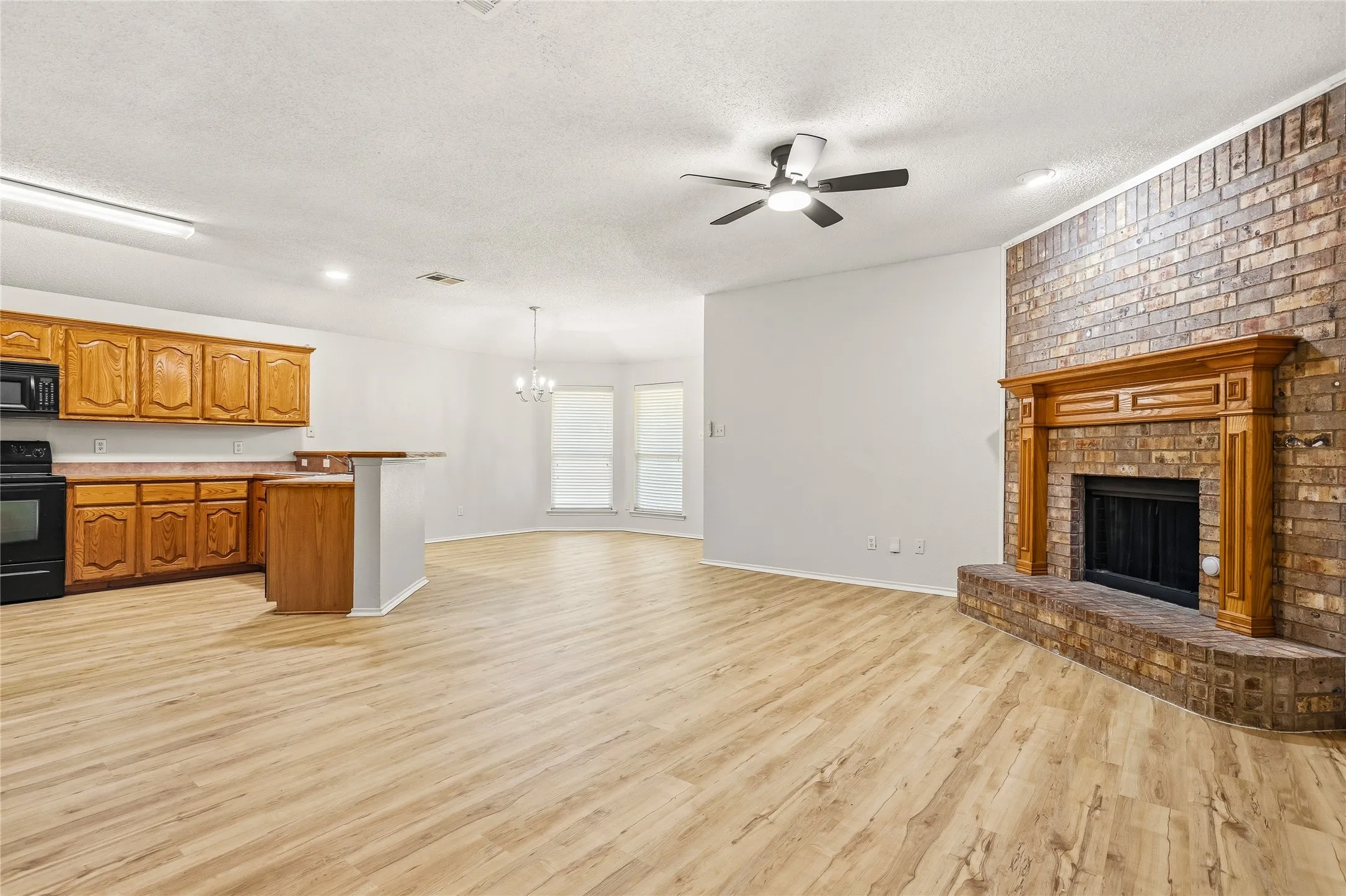 Single Family Residence For Sale in Rockwall County , 2612 Spencer Circle, Royse City, Texas 75189, 3 Bedroom, 2 Bathroom, 2 Garage spaces, 1,628 Sqft, built in 2005, mls#21324470, Real Estate Agent in Royse City, Homes For Sale in Rockwall county, Homes For Sale in Royse City, Realtor in Royse City Texas, Real Estate Brokerage Independent Realty Texas, Luminita Cordes Realtor