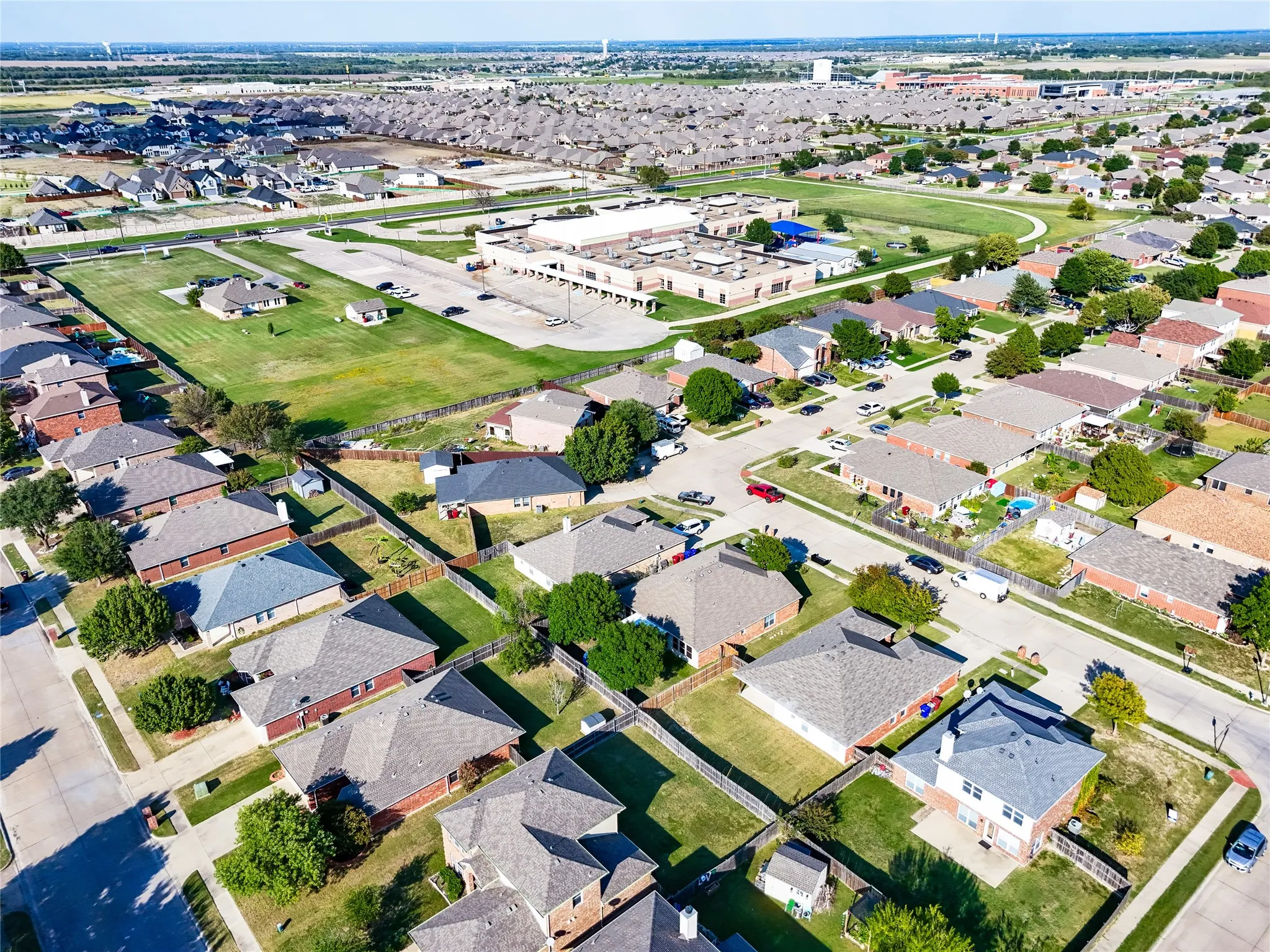 Single Family Residence For Sale in Rockwall County , 2612 Spencer Circle, Royse City, Texas 75189, 3 Bedroom, 2 Bathroom, 2 Garage spaces, 1,628 Sqft, built in 2005, mls#21324470, Real Estate Agent in Royse City, Homes For Sale in Rockwall county, Homes For Sale in Royse City, Realtor in Royse City Texas, Real Estate Brokerage Independent Realty Texas, Luminita Cordes Realtor
