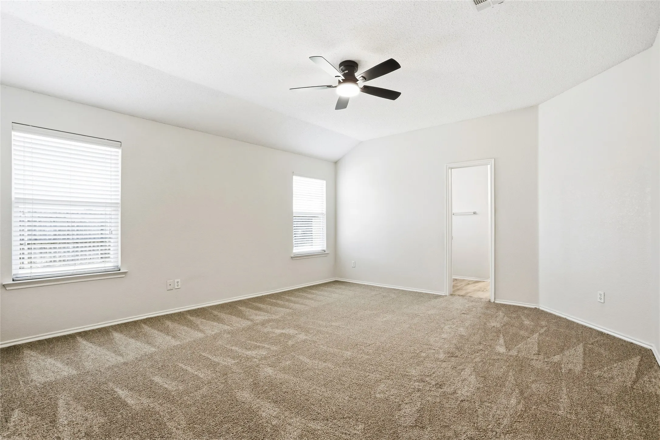 Single Family Residence For Sale in Rockwall County , 2612 Spencer Circle, Royse City, Texas 75189, 3 Bedroom, 2 Bathroom, 2 Garage spaces, 1,628 Sqft, built in 2005, mls#21324470, Real Estate Agent in Royse City, Homes For Sale in Rockwall county, Homes For Sale in Royse City, Realtor in Royse City Texas, Real Estate Brokerage Independent Realty Texas, Luminita Cordes Realtor