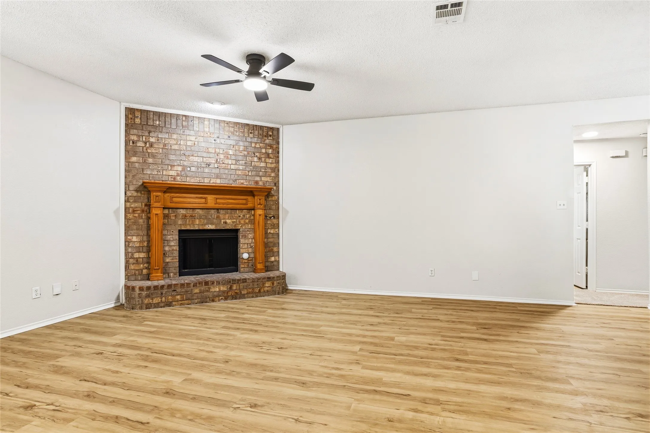 Single Family Residence For Sale in Rockwall County , 2612 Spencer Circle, Royse City, Texas 75189, 3 Bedroom, 2 Bathroom, 2 Garage spaces, 1,628 Sqft, built in 2005, mls#21324470, Real Estate Agent in Royse City, Homes For Sale in Rockwall county, Homes For Sale in Royse City, Realtor in Royse City Texas, Real Estate Brokerage Independent Realty Texas, Luminita Cordes Realtor