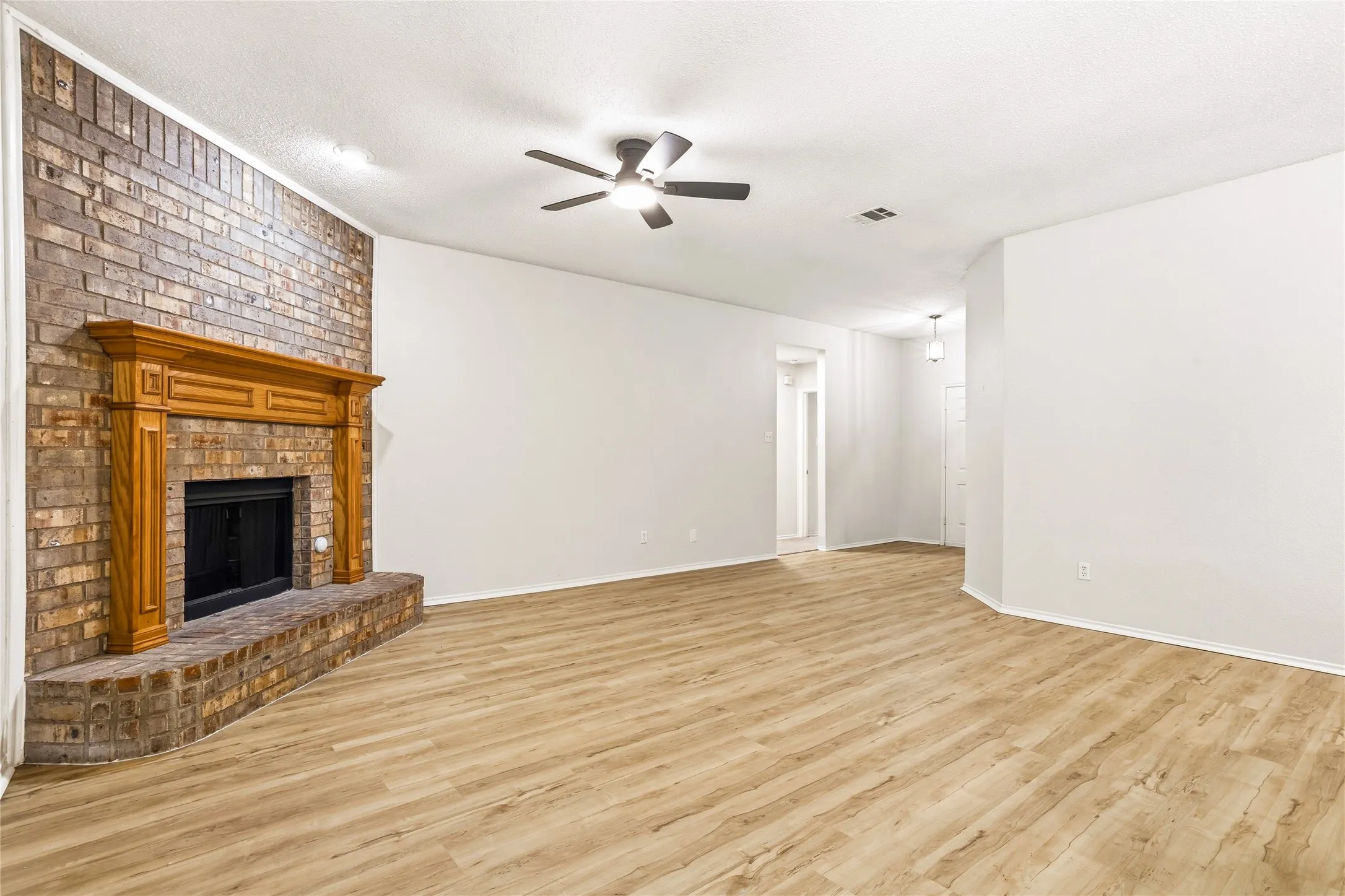 Single Family Residence For Sale in Rockwall County , 2612 Spencer Circle, Royse City, Texas 75189, 3 Bedroom, 2 Bathroom, 2 Garage spaces, 1,628 Sqft, built in 2005, mls#21324470, Real Estate Agent in Royse City, Homes For Sale in Rockwall county, Homes For Sale in Royse City, Realtor in Royse City Texas, Real Estate Brokerage Independent Realty Texas, Luminita Cordes Realtor