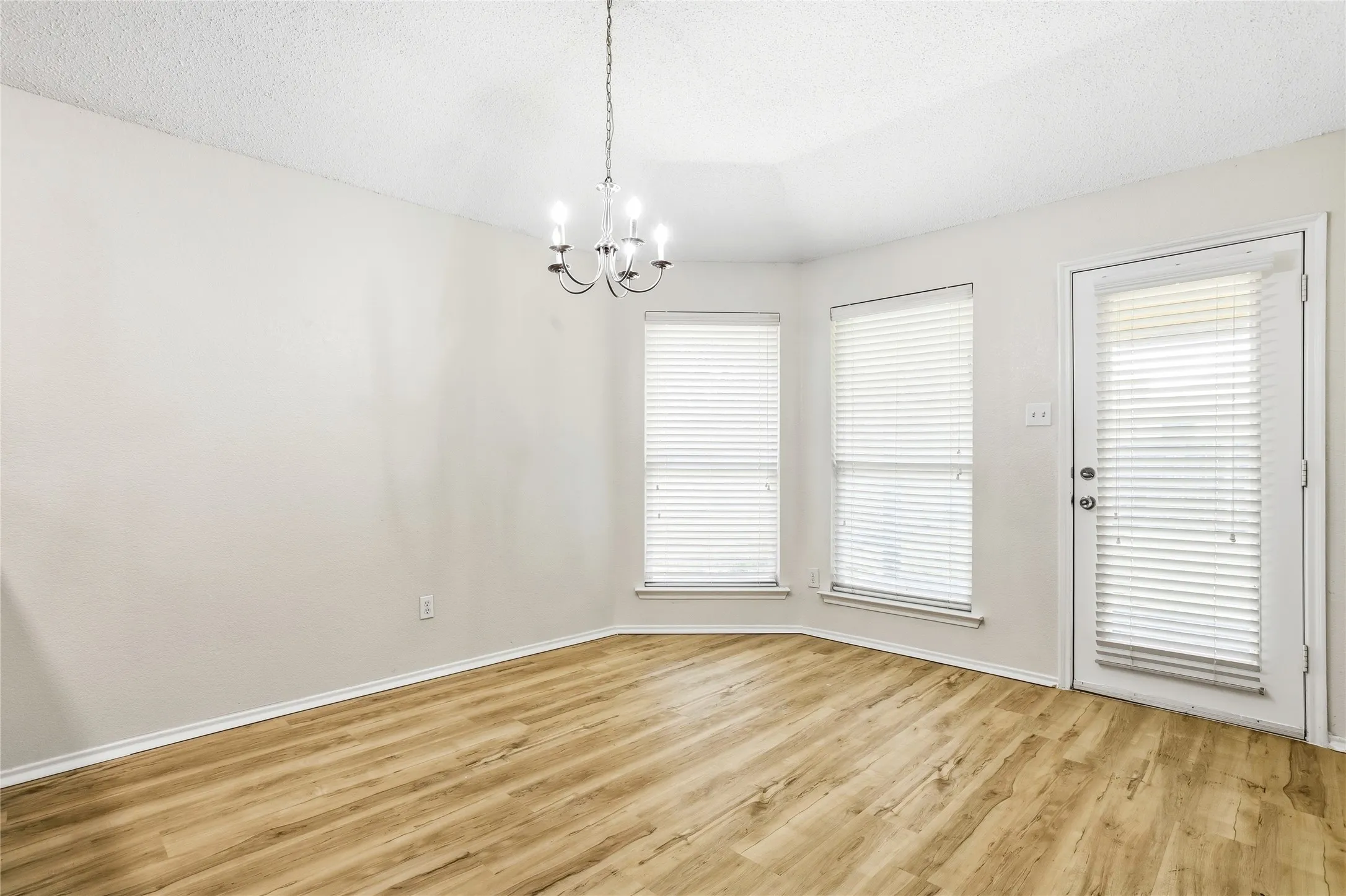 Single Family Residence For Sale in Rockwall County , 2612 Spencer Circle, Royse City, Texas 75189, 3 Bedroom, 2 Bathroom, 2 Garage spaces, 1,628 Sqft, built in 2005, mls#21324470, Real Estate Agent in Royse City, Homes For Sale in Rockwall county, Homes For Sale in Royse City, Realtor in Royse City Texas, Real Estate Brokerage Independent Realty Texas, Luminita Cordes Realtor