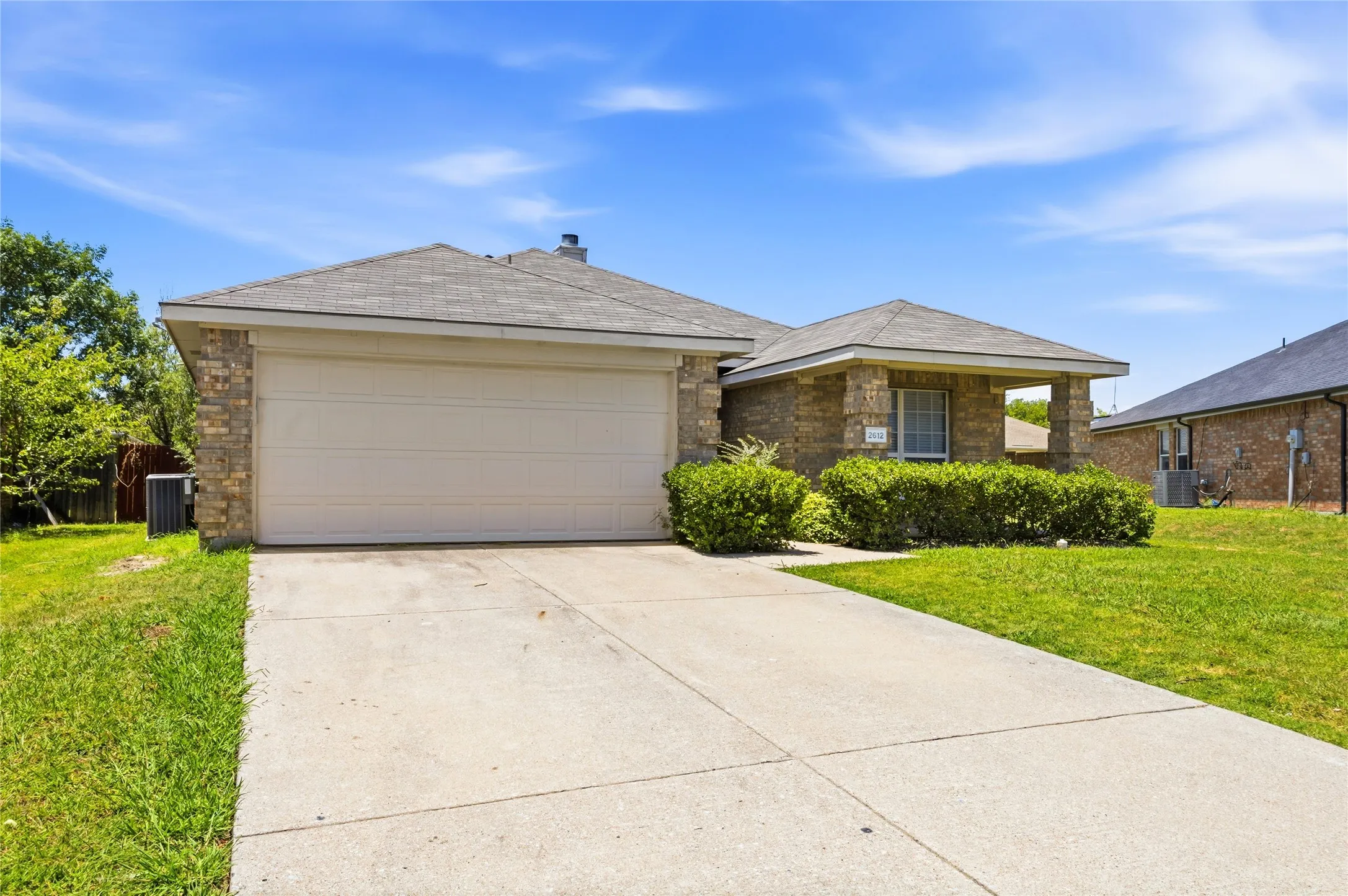 Single Family Residence For Sale in Rockwall County , 2612 Spencer Circle, Royse City, Texas 75189, 3 Bedroom, 2 Bathroom, 2 Garage spaces, 1,628 Sqft, built in 2005, mls#21324470, Real Estate Agent in Royse City, Homes For Sale in Rockwall county, Homes For Sale in Royse City, Realtor in Royse City Texas, Real Estate Brokerage Independent Realty Texas, Luminita Cordes Realtor